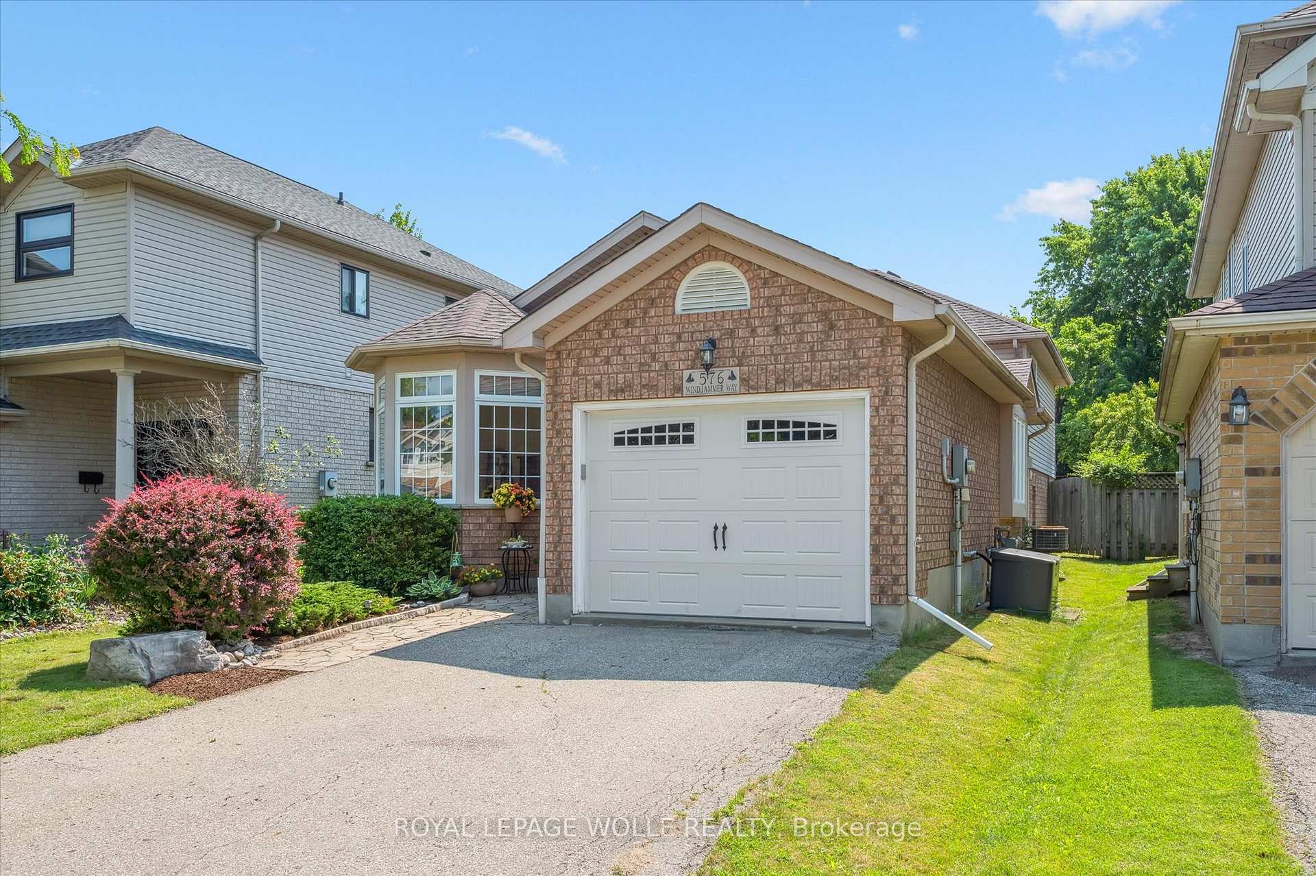 Photo 3 of 576 Windjammer Way, Waterloo — HOMEH