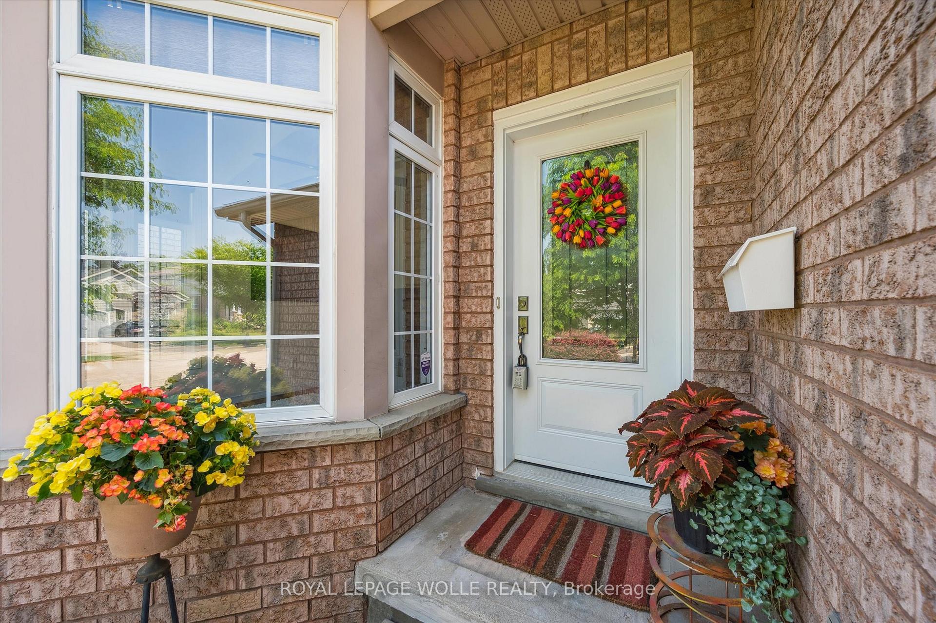 Photo 4 of 576 Windjammer Way, Waterloo — HOMEH