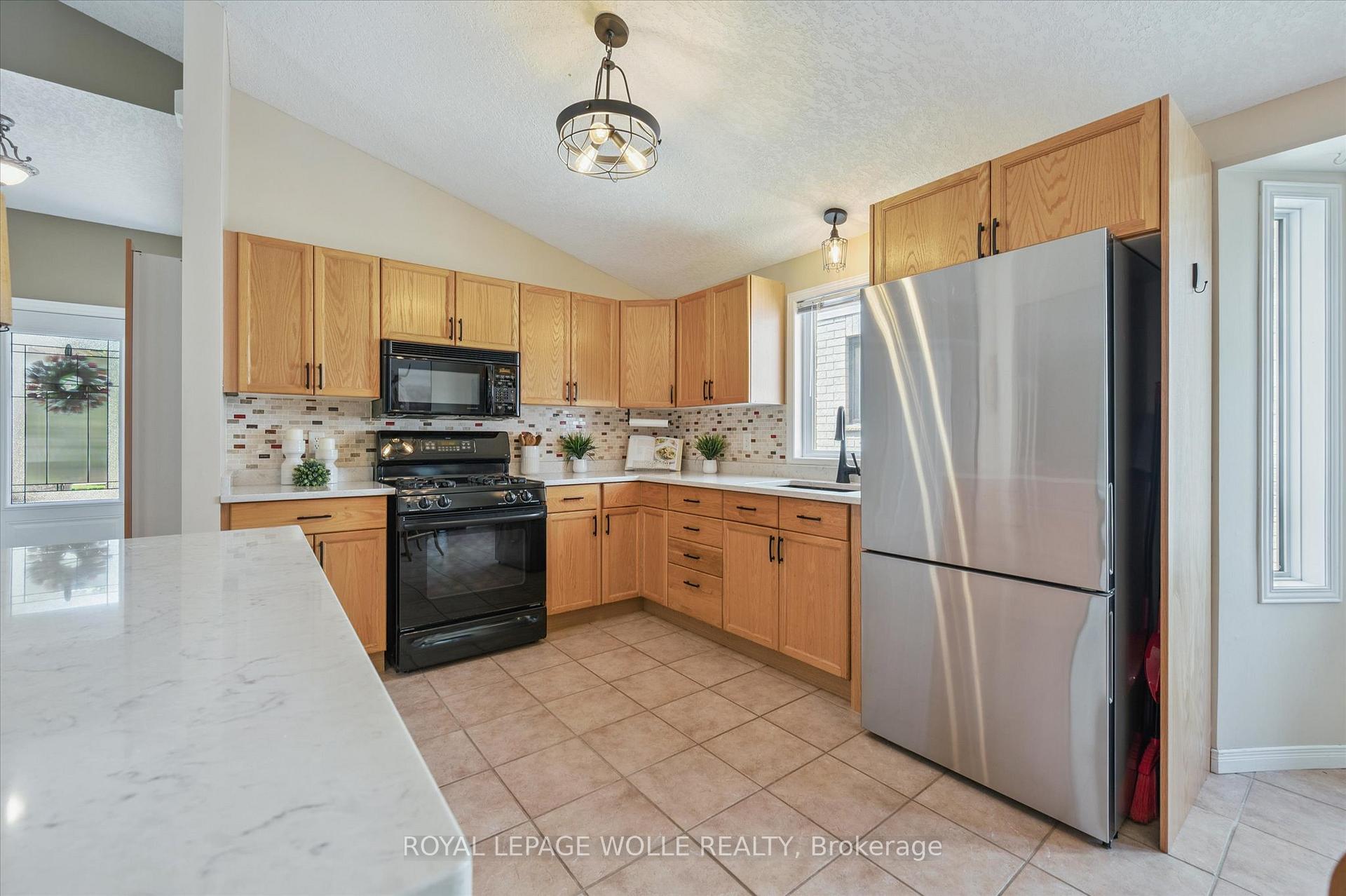 Photo 13 of 576 Windjammer Way, Waterloo — HOMEH