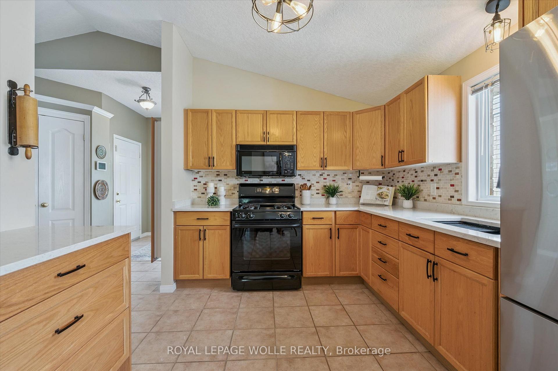 Photo 14 of 576 Windjammer Way, Waterloo — HOMEH
