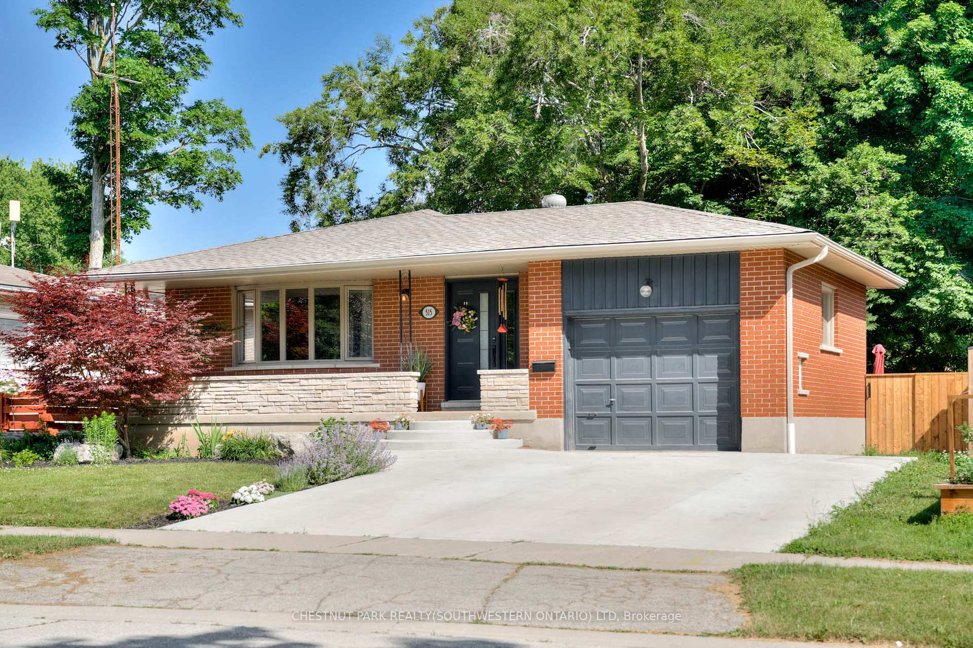 Photo 1 of 515 Twin Oaks Crescent, Waterloo — HOMEH