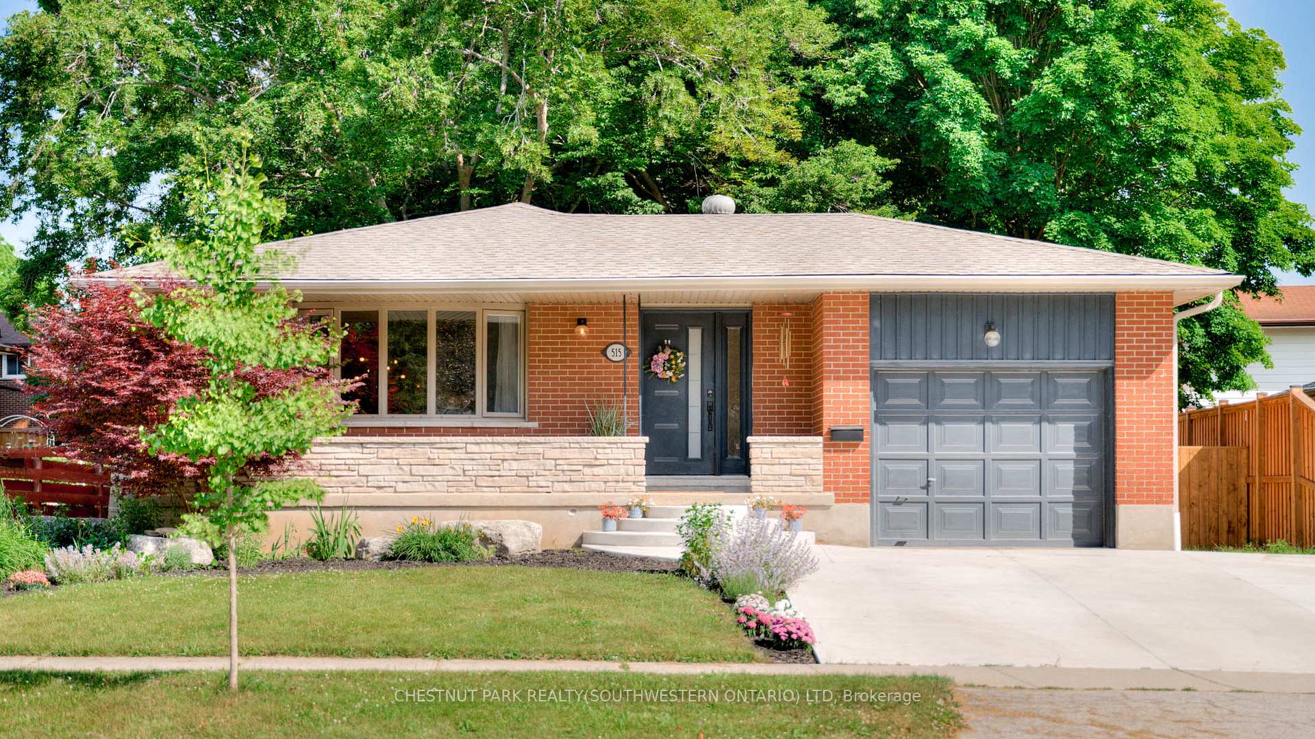 Photo 2 of 515 Twin Oaks Crescent, Waterloo — HOMEH
