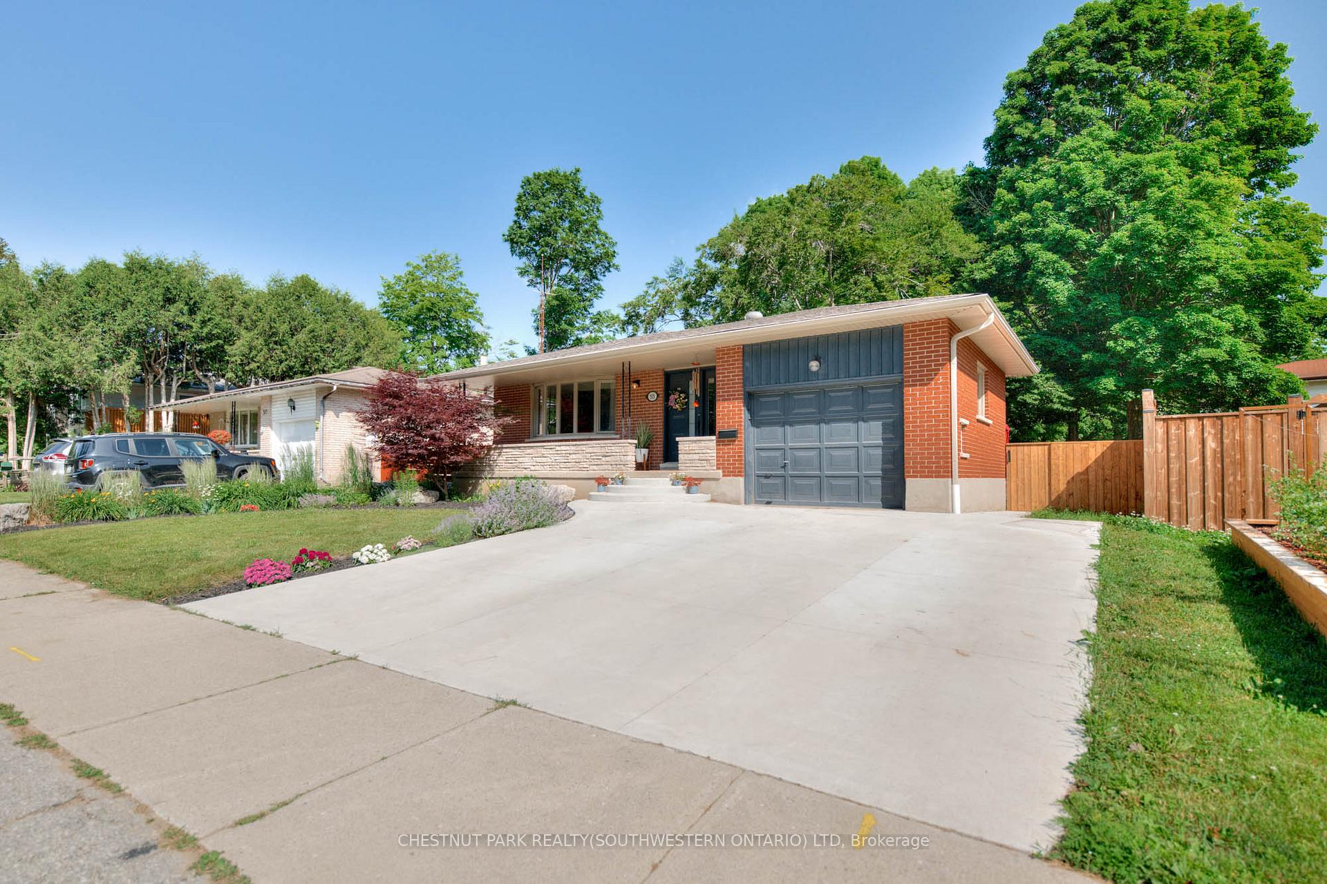Photo 3 of 515 Twin Oaks Crescent, Waterloo — HOMEH