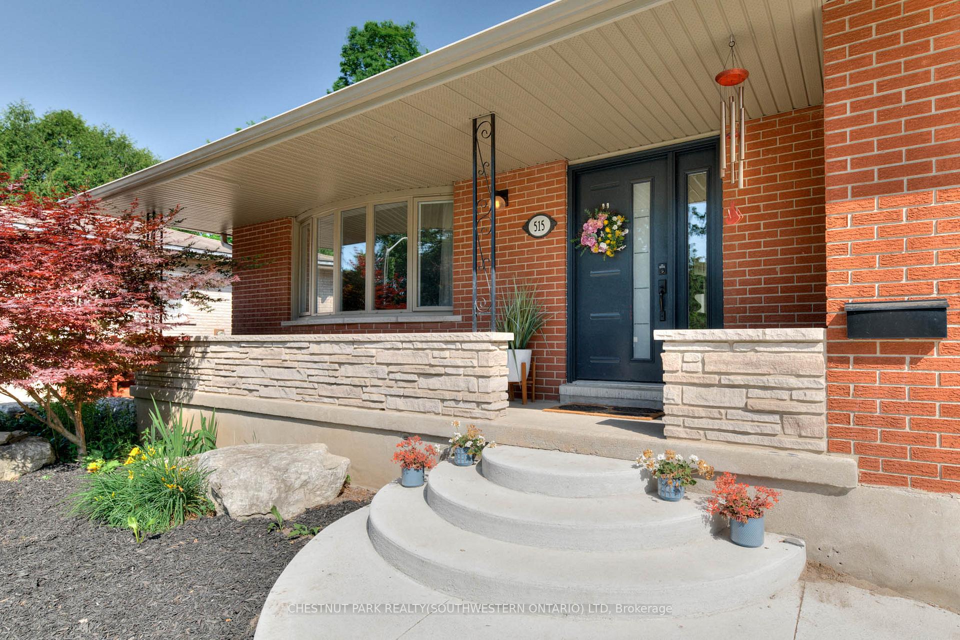 Photo 5 of 515 Twin Oaks Crescent, Waterloo — HOMEH