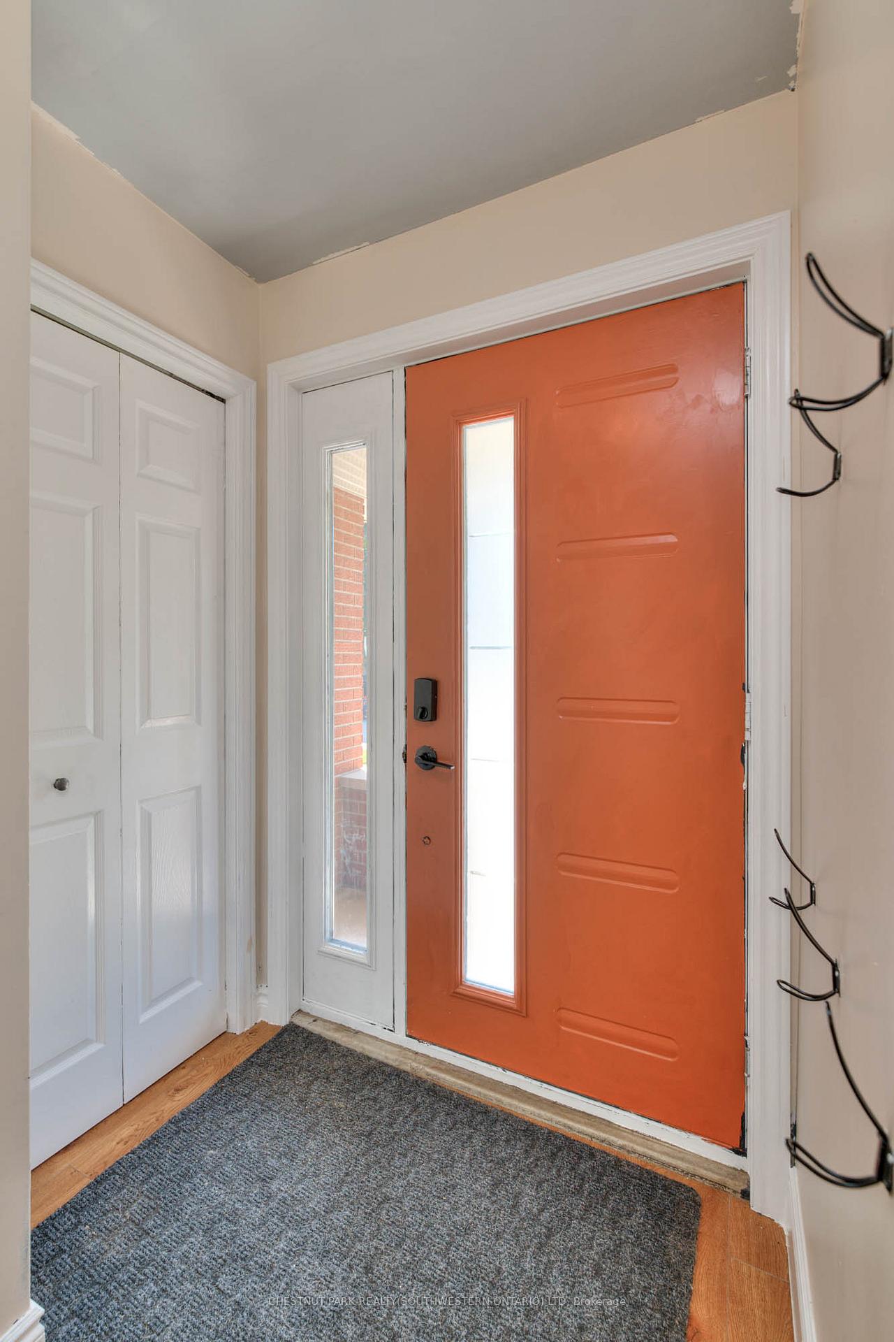 Photo 7 of 515 Twin Oaks Crescent, Waterloo — HOMEH
