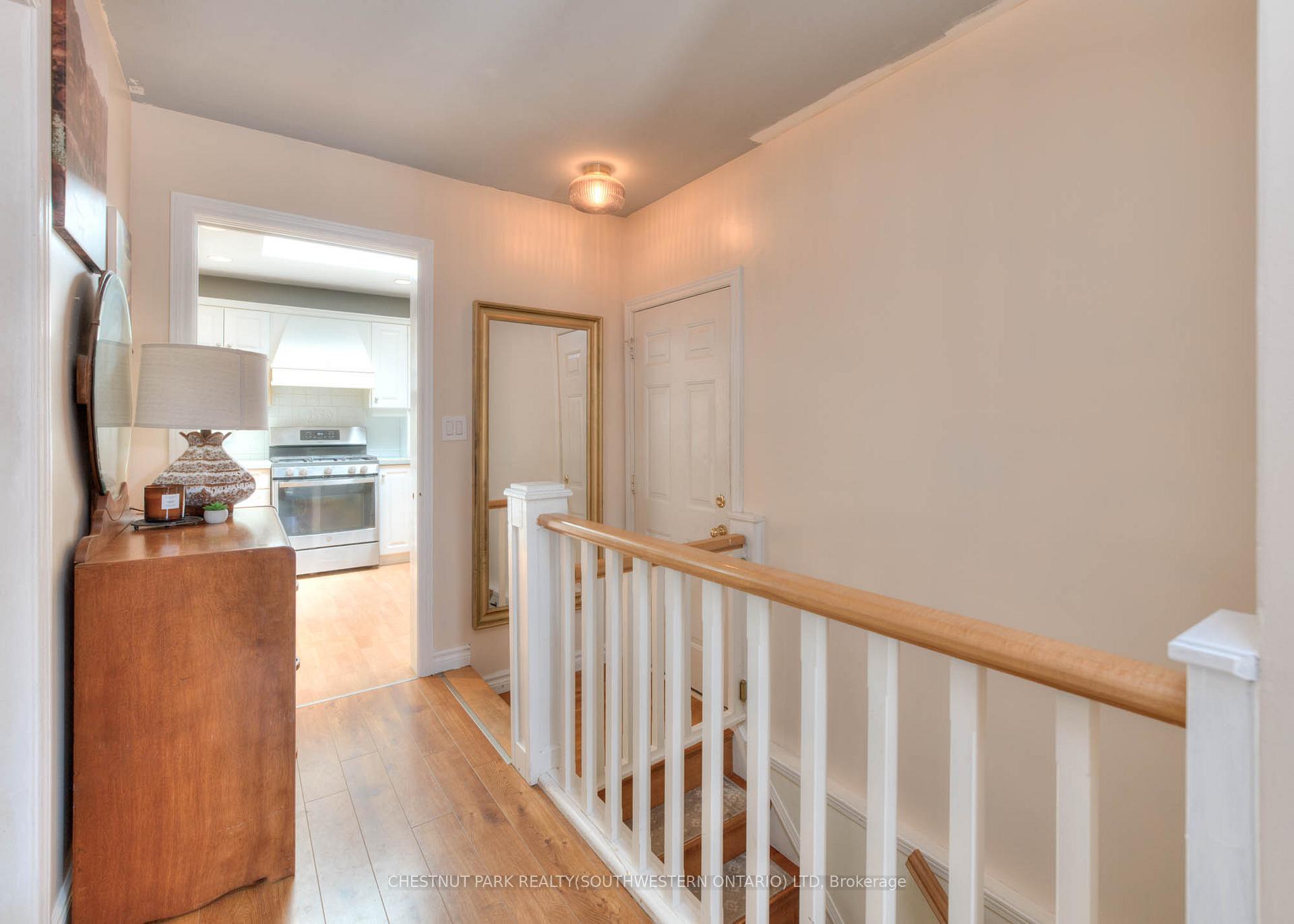 Photo 8 of 515 Twin Oaks Crescent, Waterloo — HOMEH