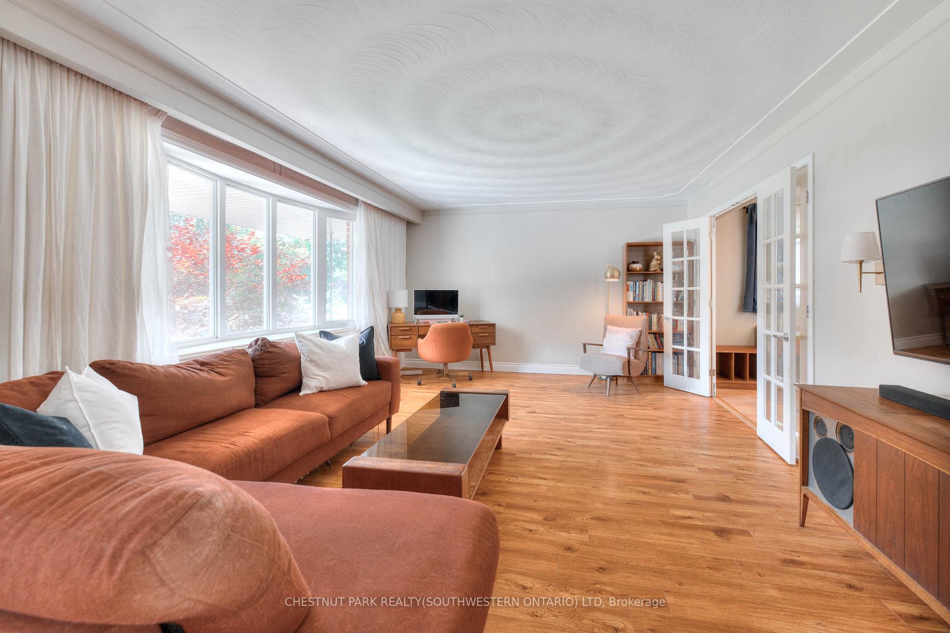 Photo 9 of 515 Twin Oaks Crescent, Waterloo — HOMEH