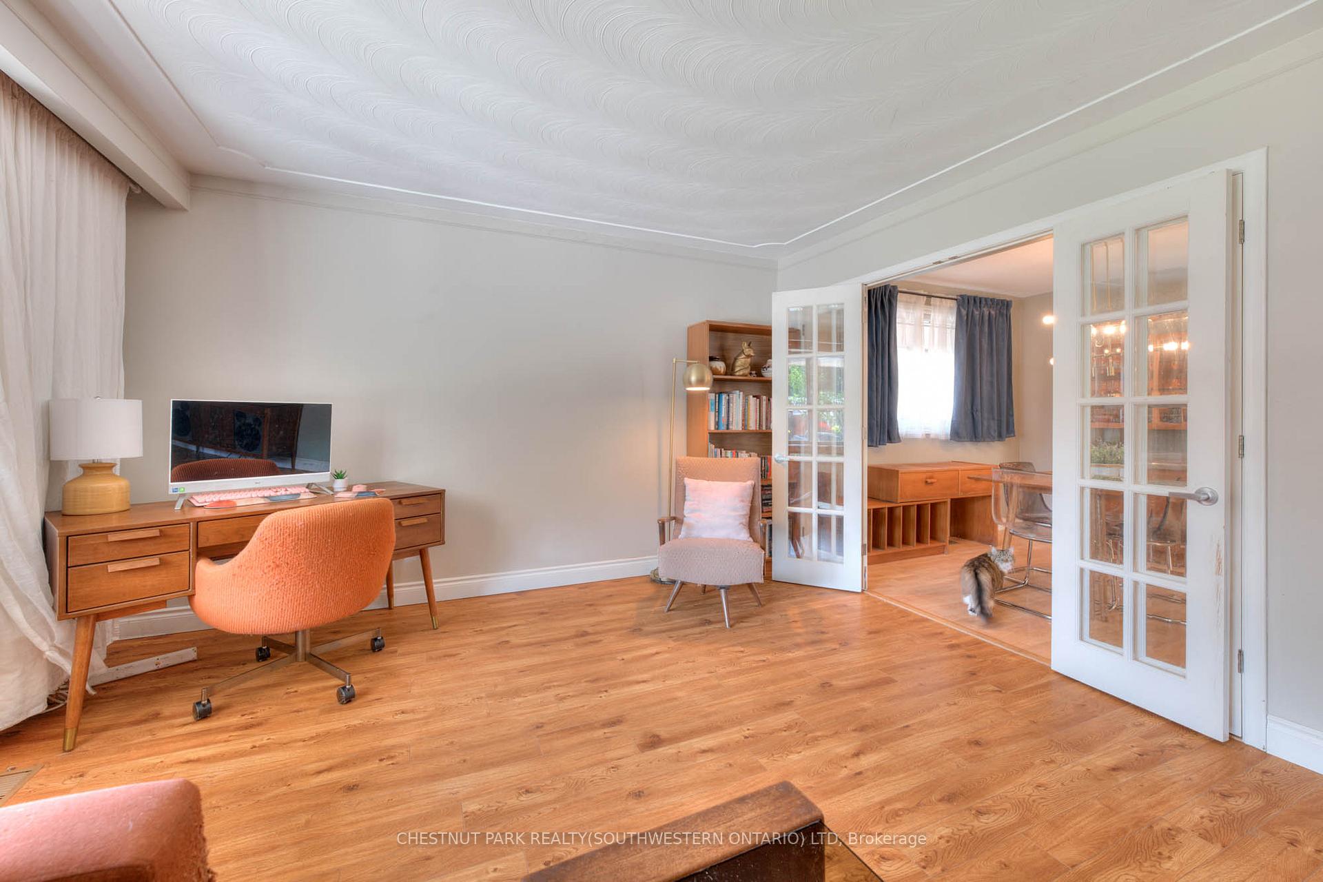 Photo 10 of 515 Twin Oaks Crescent, Waterloo — HOMEH