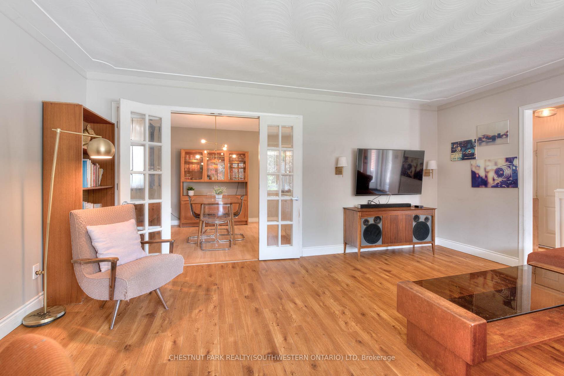 Photo 11 of 515 Twin Oaks Crescent, Waterloo — HOMEH