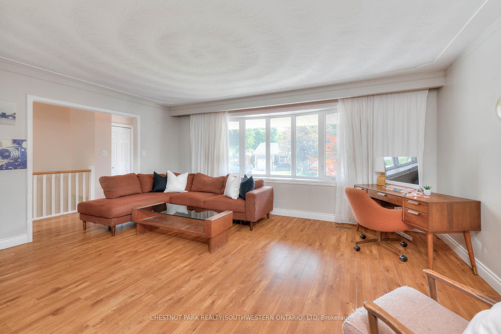 Photo 13 of 515 Twin Oaks Crescent, Waterloo — HOMEH