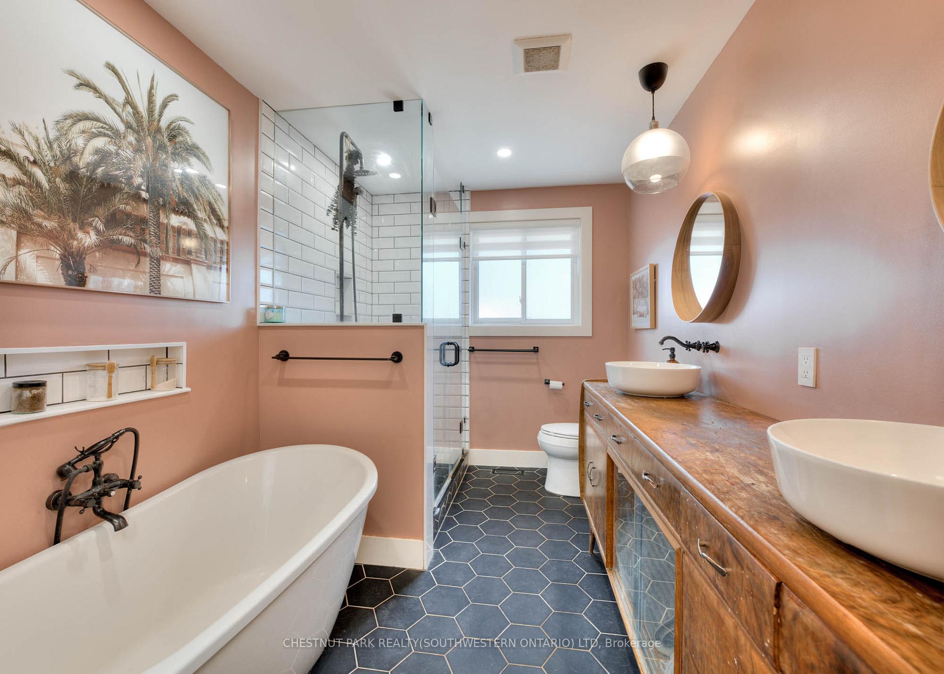 Photo 20 of 515 Twin Oaks Crescent, Waterloo — HOMEH
