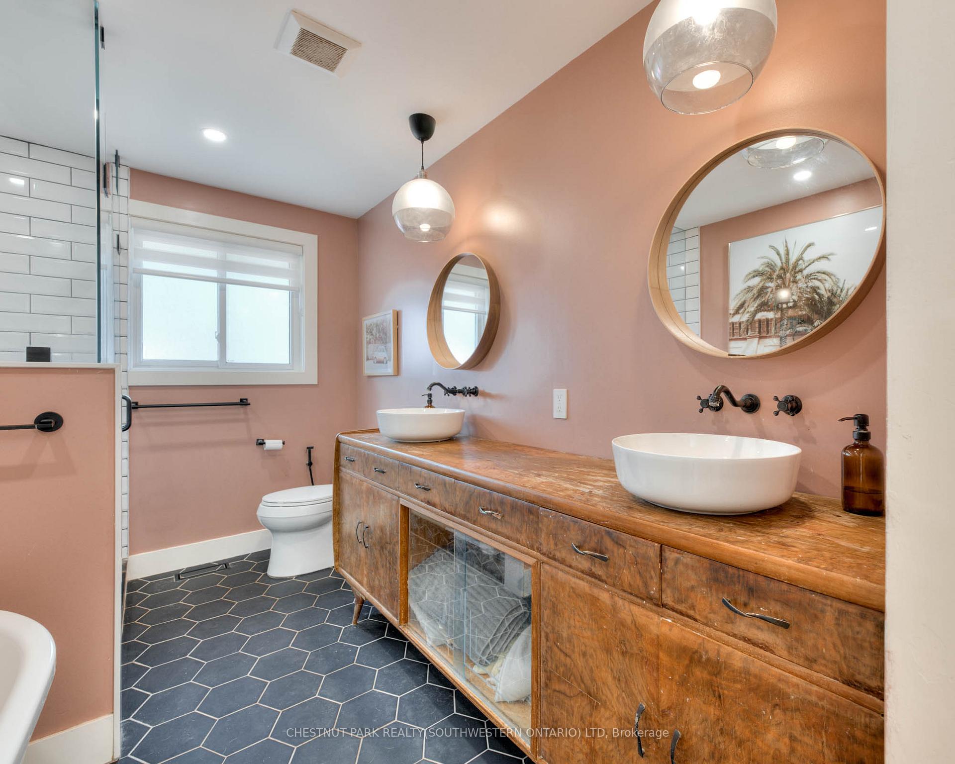 Photo 21 of 515 Twin Oaks Crescent, Waterloo — HOMEH