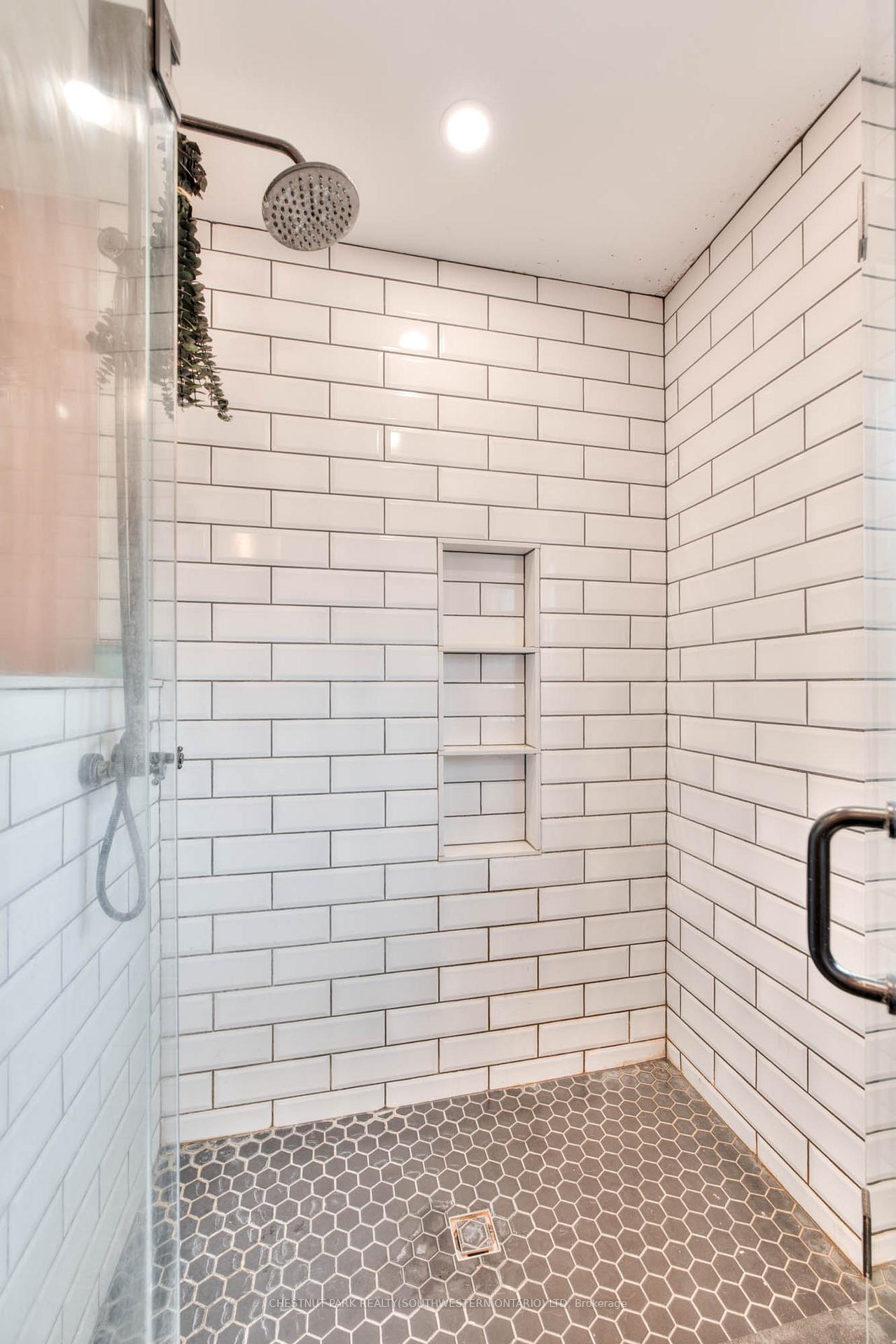 Photo 22 of 515 Twin Oaks Crescent, Waterloo — HOMEH