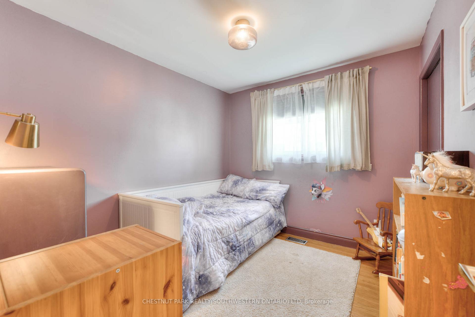 Photo 23 of 515 Twin Oaks Crescent, Waterloo — HOMEH