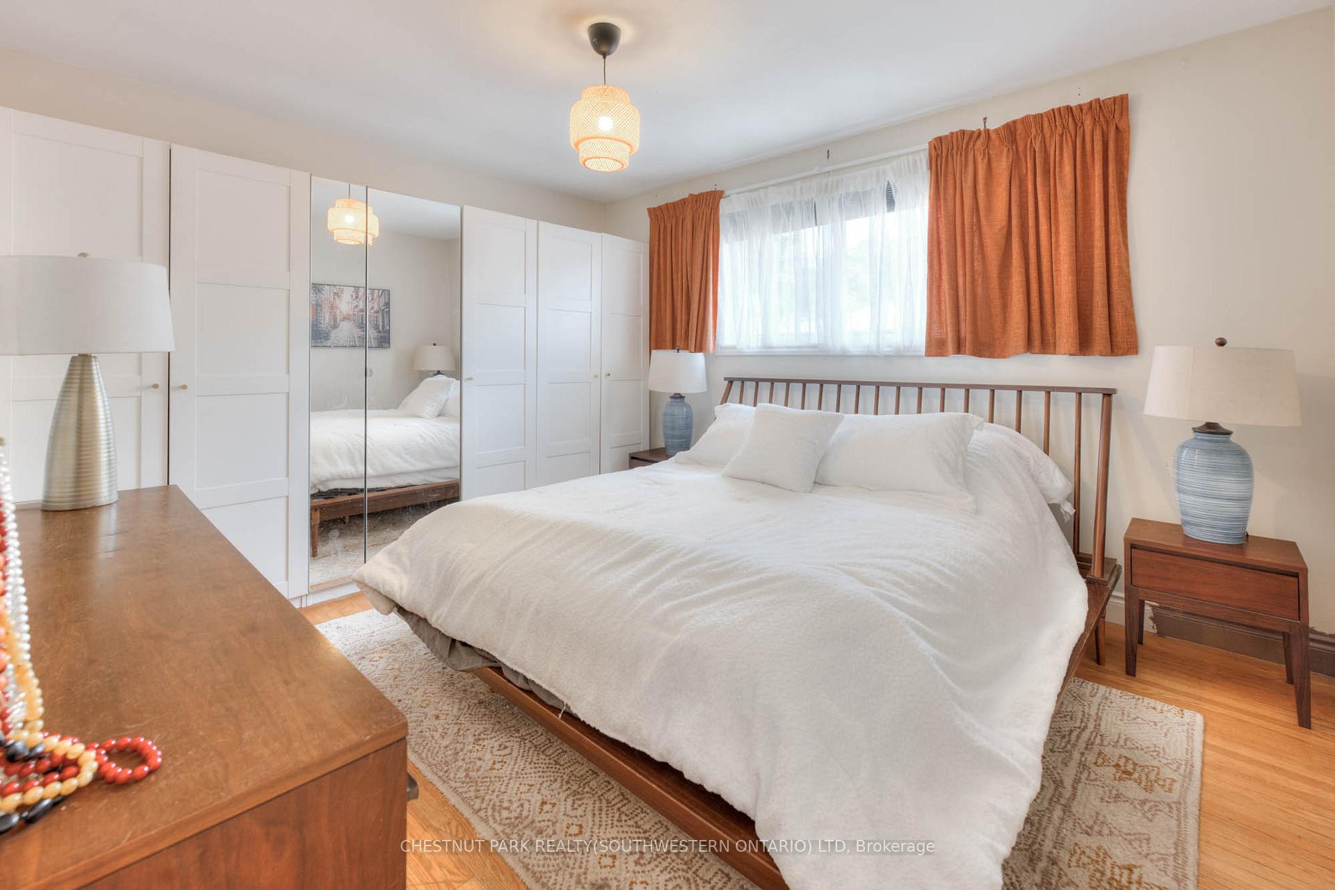 Photo 24 of 515 Twin Oaks Crescent, Waterloo — HOMEH
