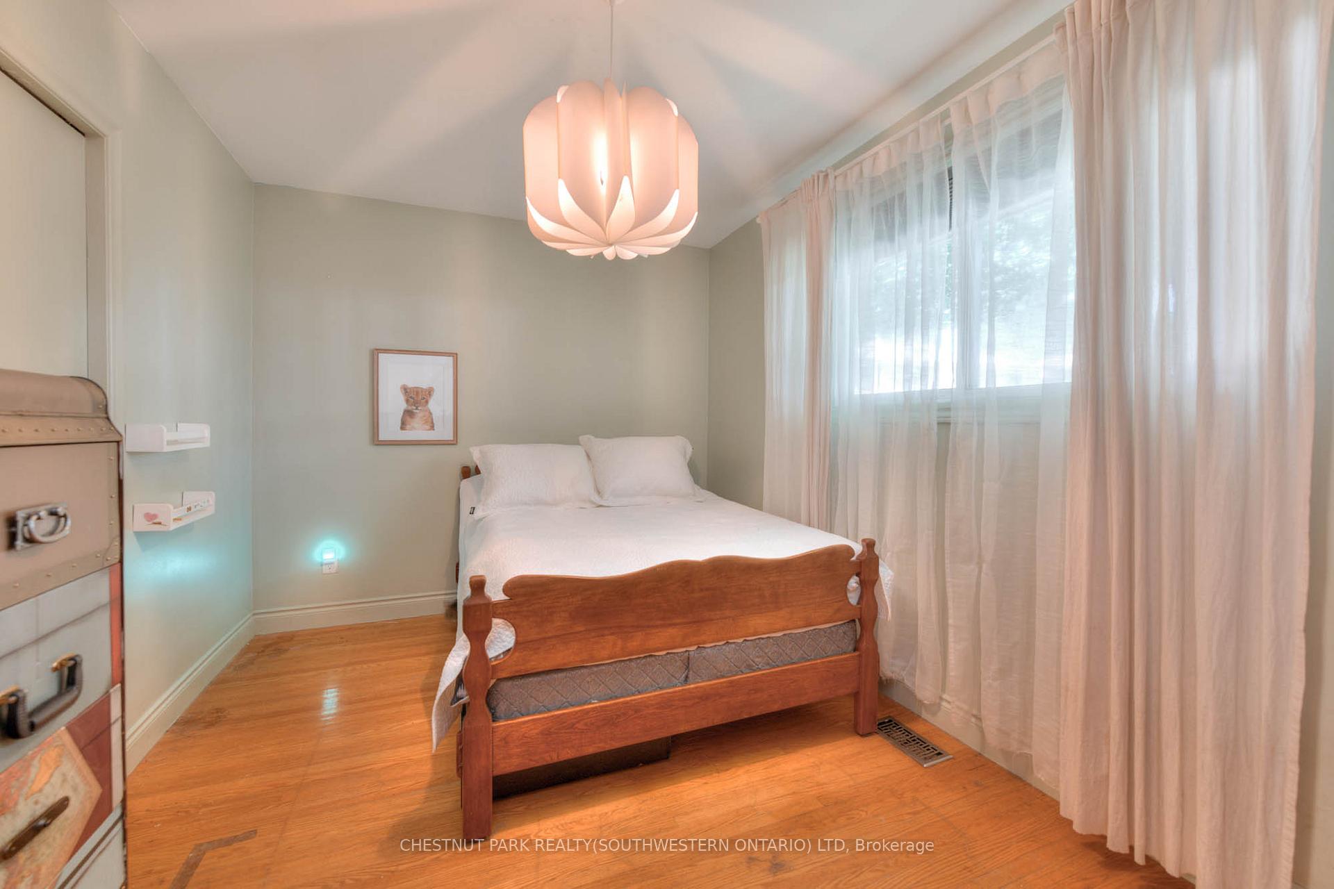 Photo 25 of 515 Twin Oaks Crescent, Waterloo — HOMEH