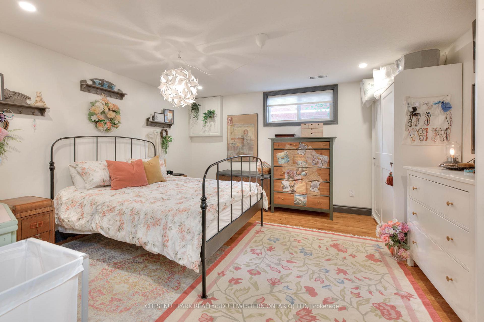 Photo 27 of 515 Twin Oaks Crescent, Waterloo — HOMEH