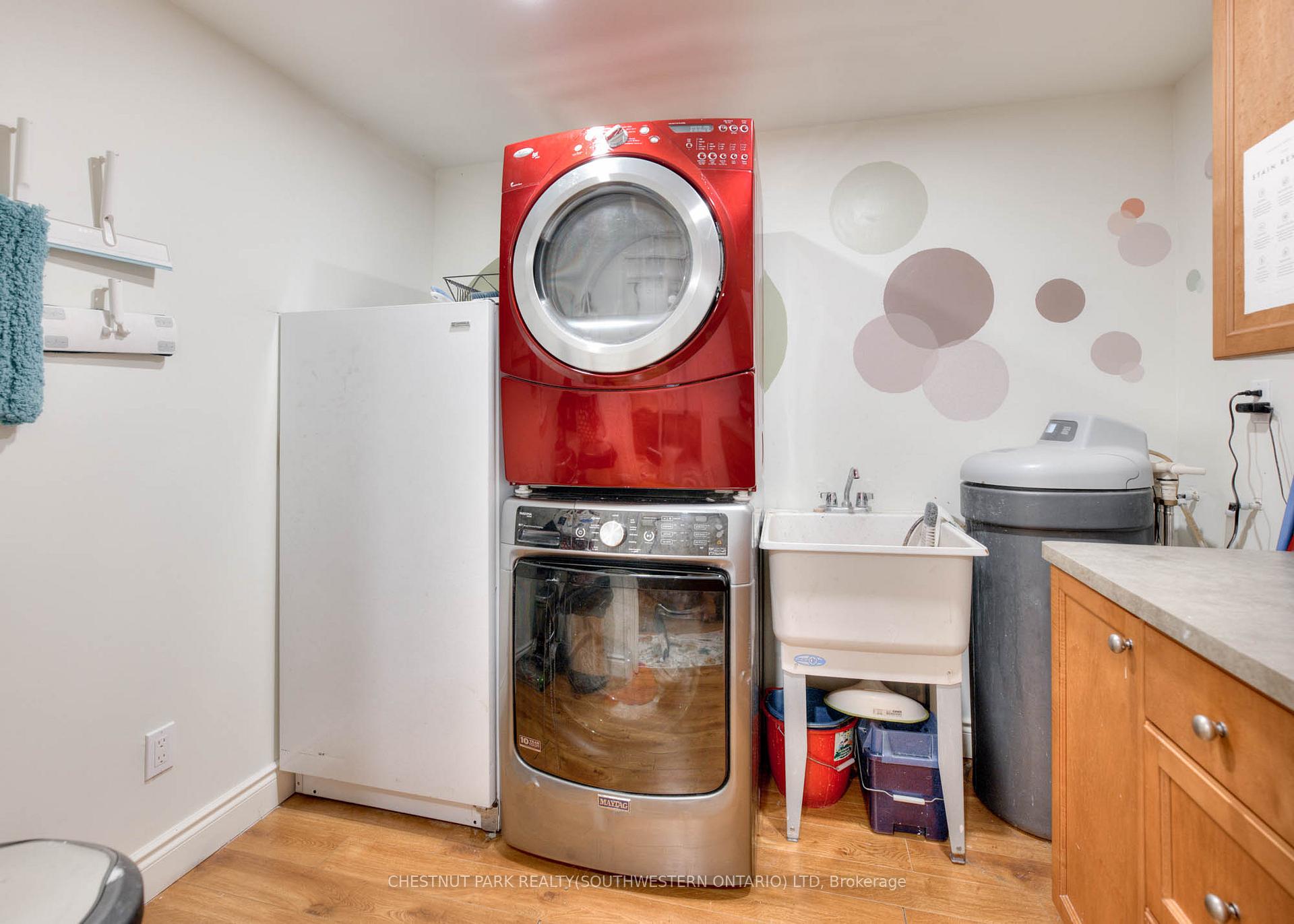 Photo 29 of 515 Twin Oaks Crescent, Waterloo — HOMEH