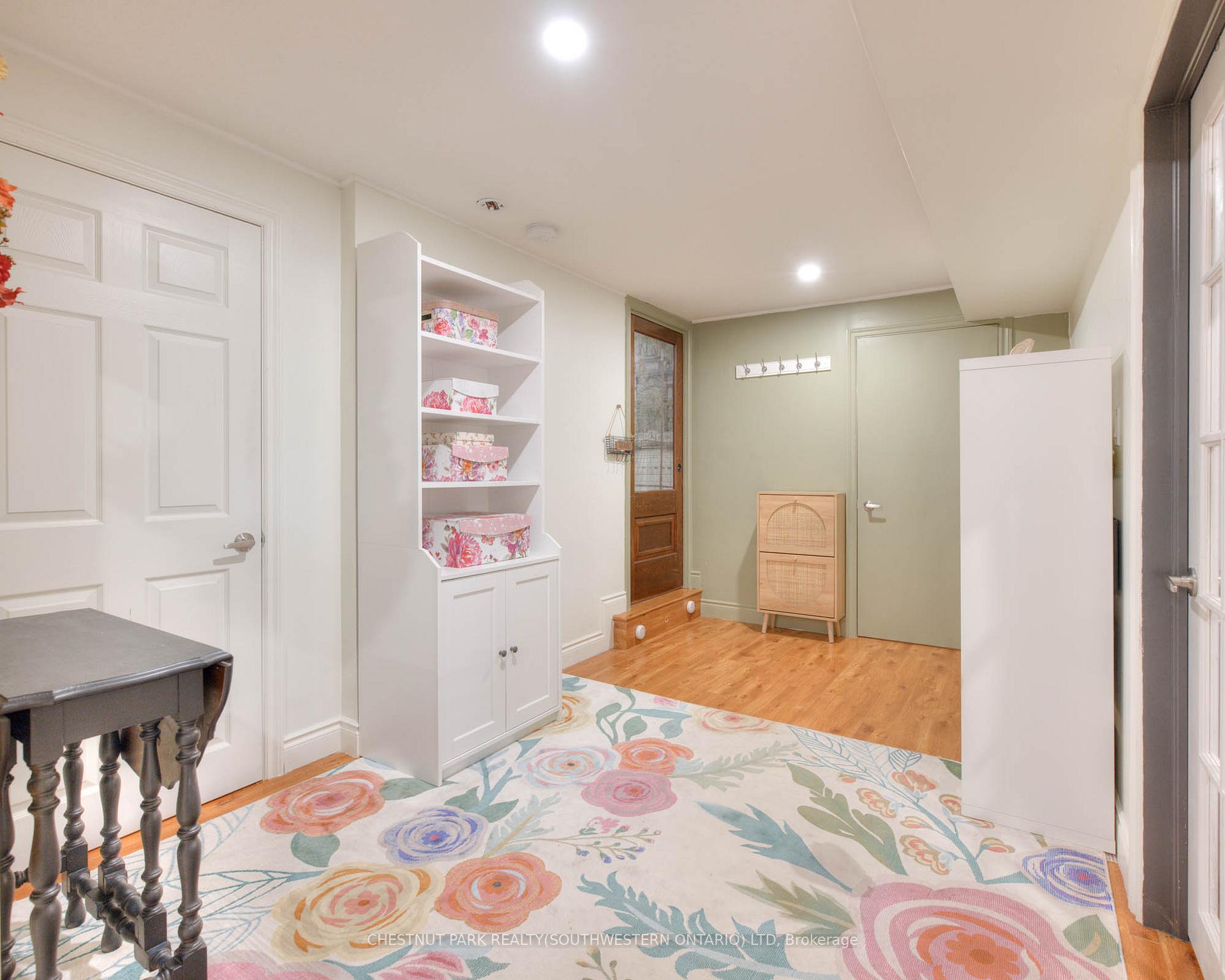 Photo 30 of 515 Twin Oaks Crescent, Waterloo — HOMEH