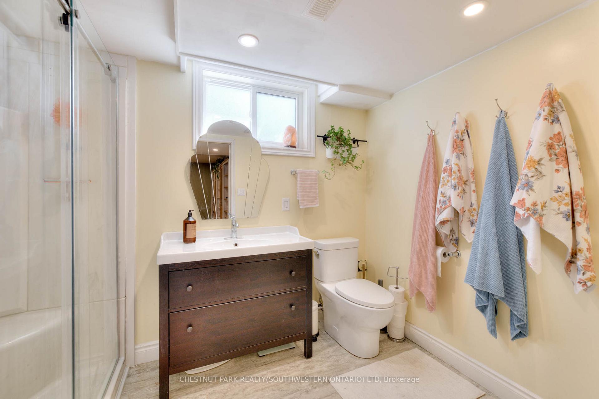 Photo 32 of 515 Twin Oaks Crescent, Waterloo — HOMEH