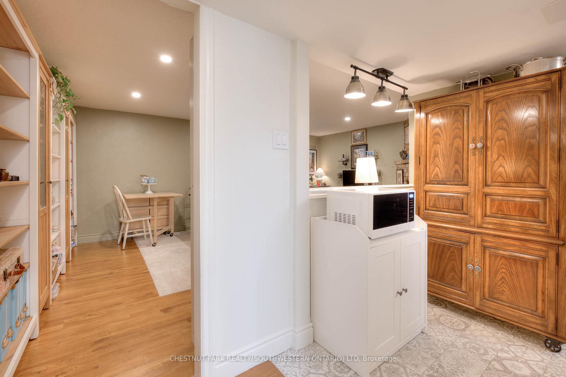 Photo 33 of 515 Twin Oaks Crescent, Waterloo — HOMEH