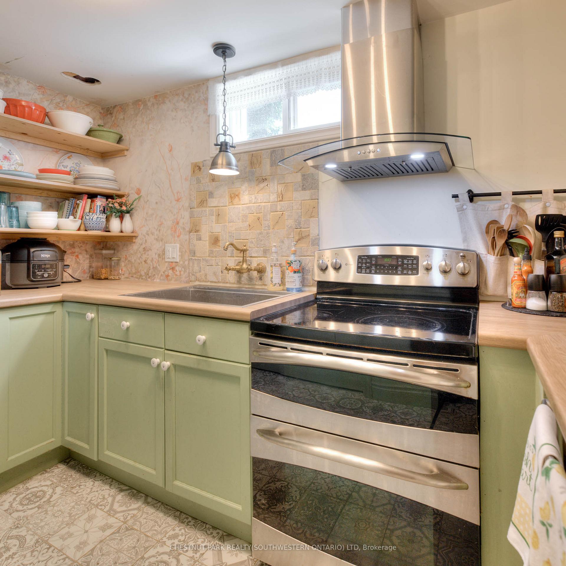 Photo 35 of 515 Twin Oaks Crescent, Waterloo — HOMEH