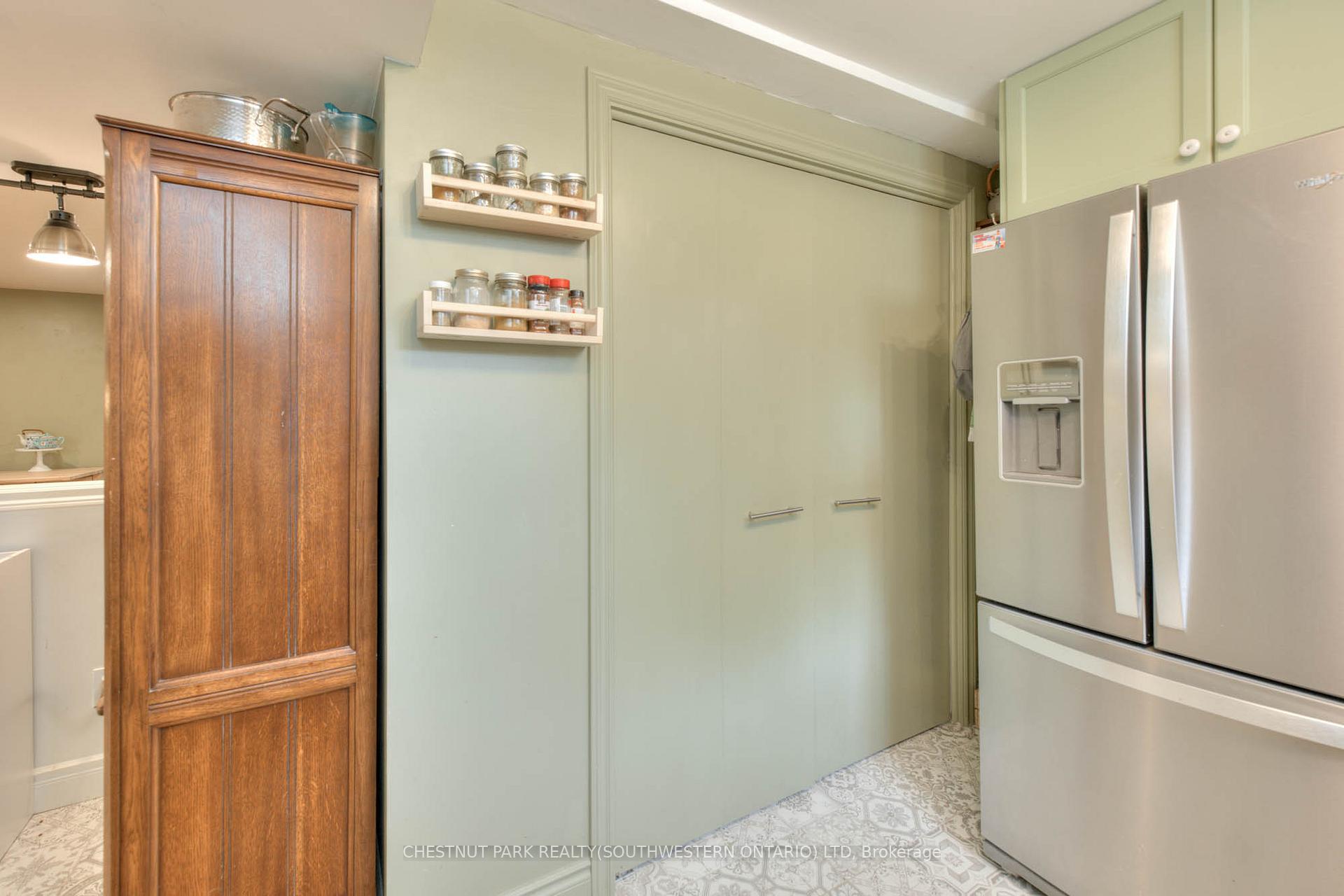 Photo 36 of 515 Twin Oaks Crescent, Waterloo — HOMEH