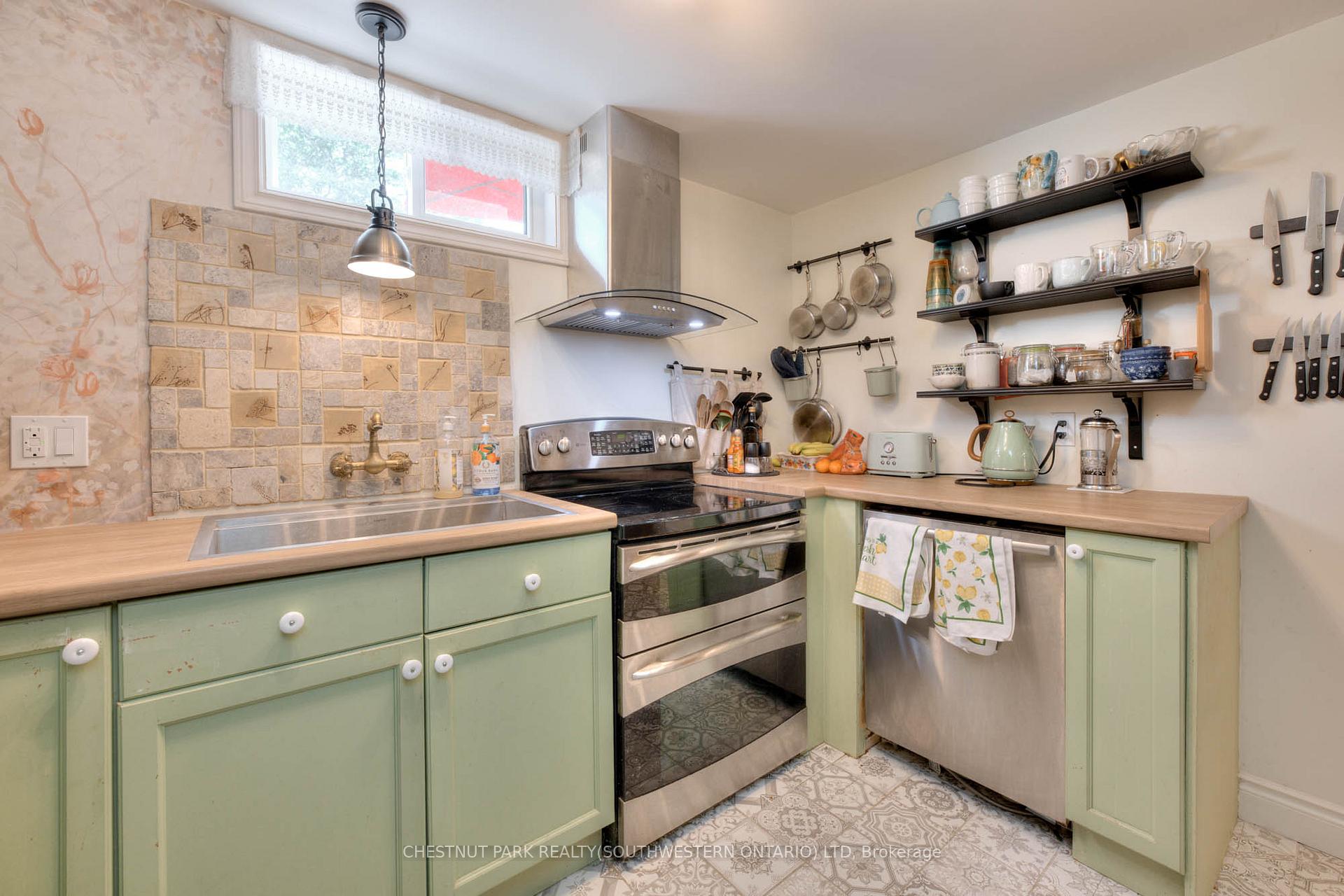 Photo 37 of 515 Twin Oaks Crescent, Waterloo — HOMEH
