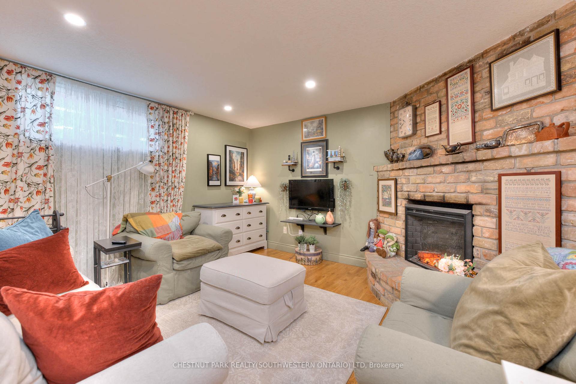 Photo 40 of 515 Twin Oaks Crescent, Waterloo — HOMEH