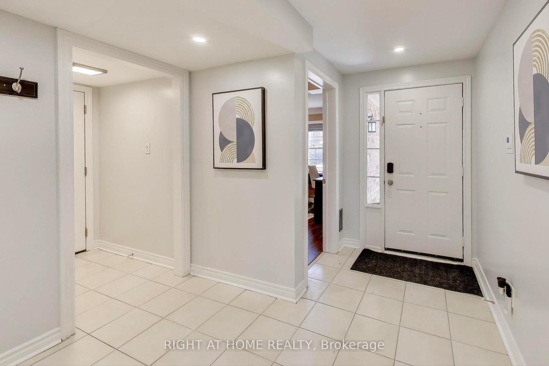 Photo 5 of 27 Hawtin Lane, Aurora, Aurora Grove — HOMEH