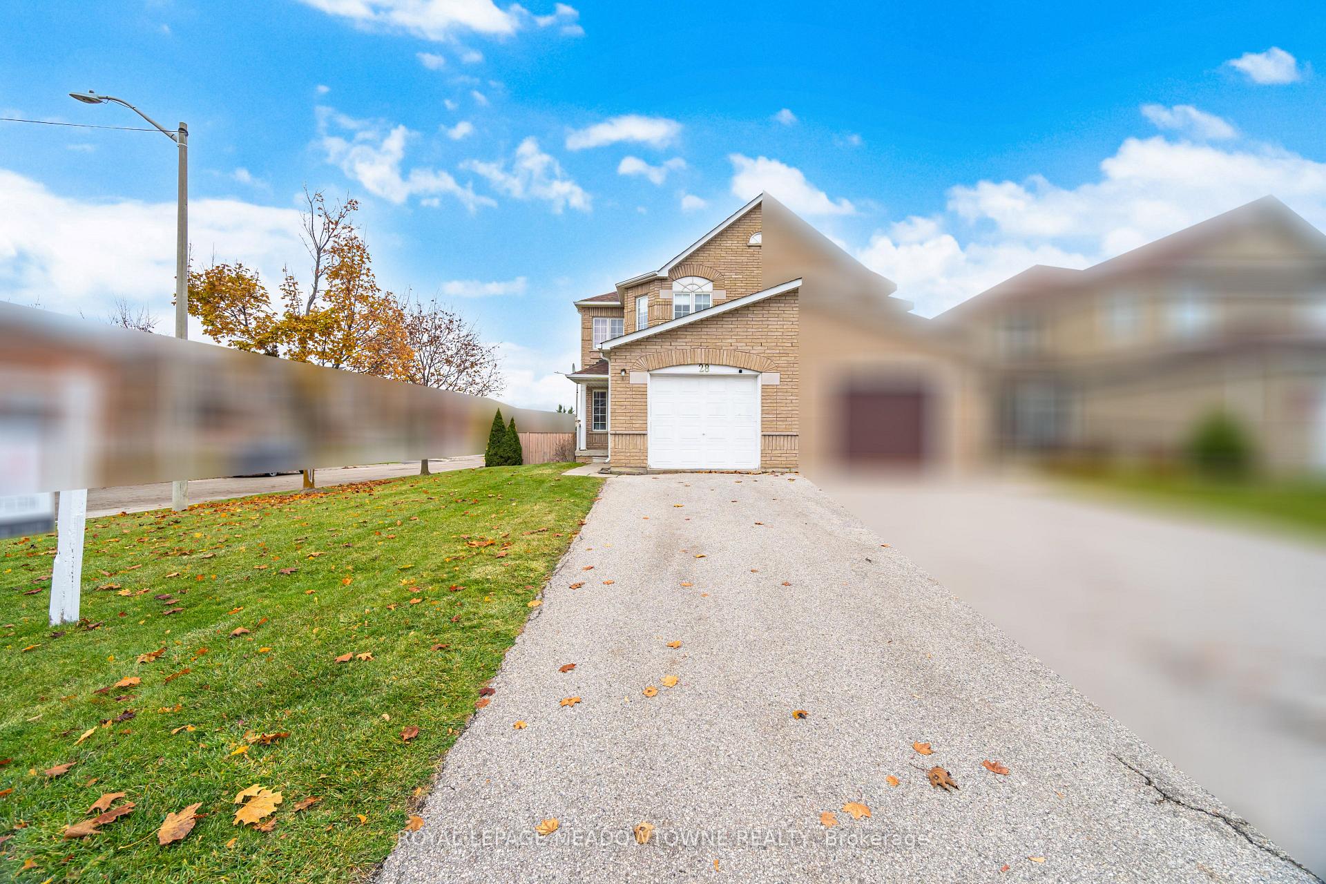 Photo 2 of 28 Condotti Drive, Vaughan, West Woodbridge — HOMEH