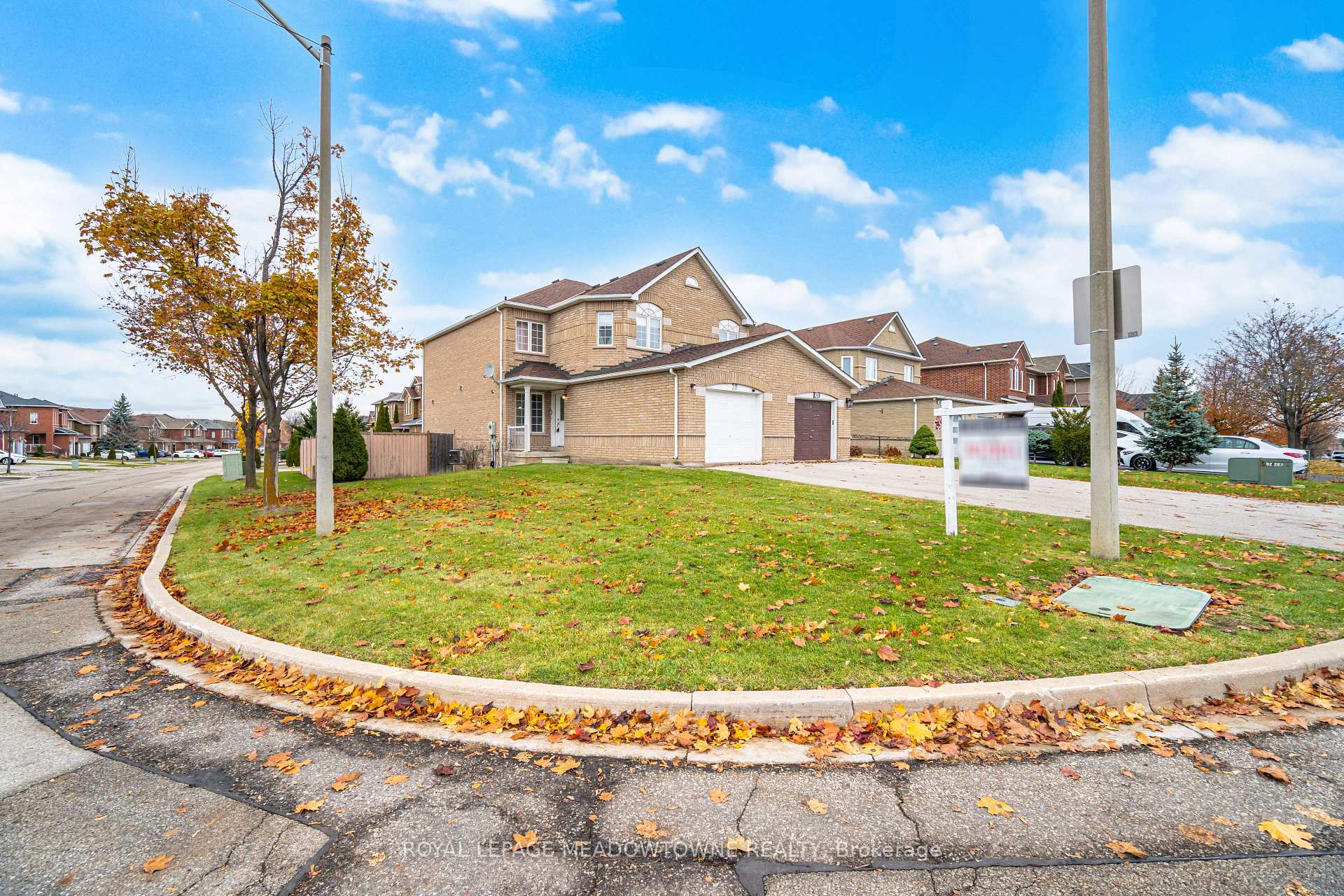 Photo 4 of 28 Condotti Drive, Vaughan, West Woodbridge — HOMEH