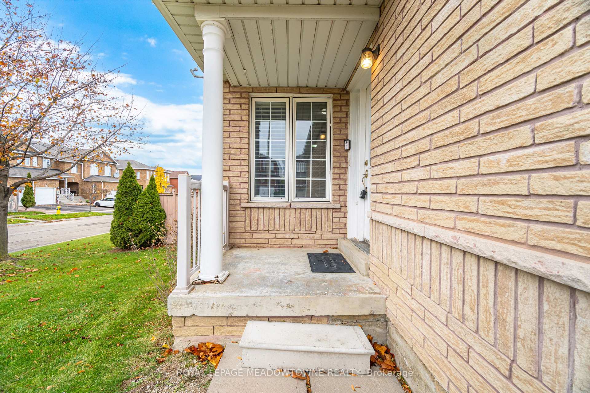 Photo 5 of 28 Condotti Drive, Vaughan, West Woodbridge — HOMEH
