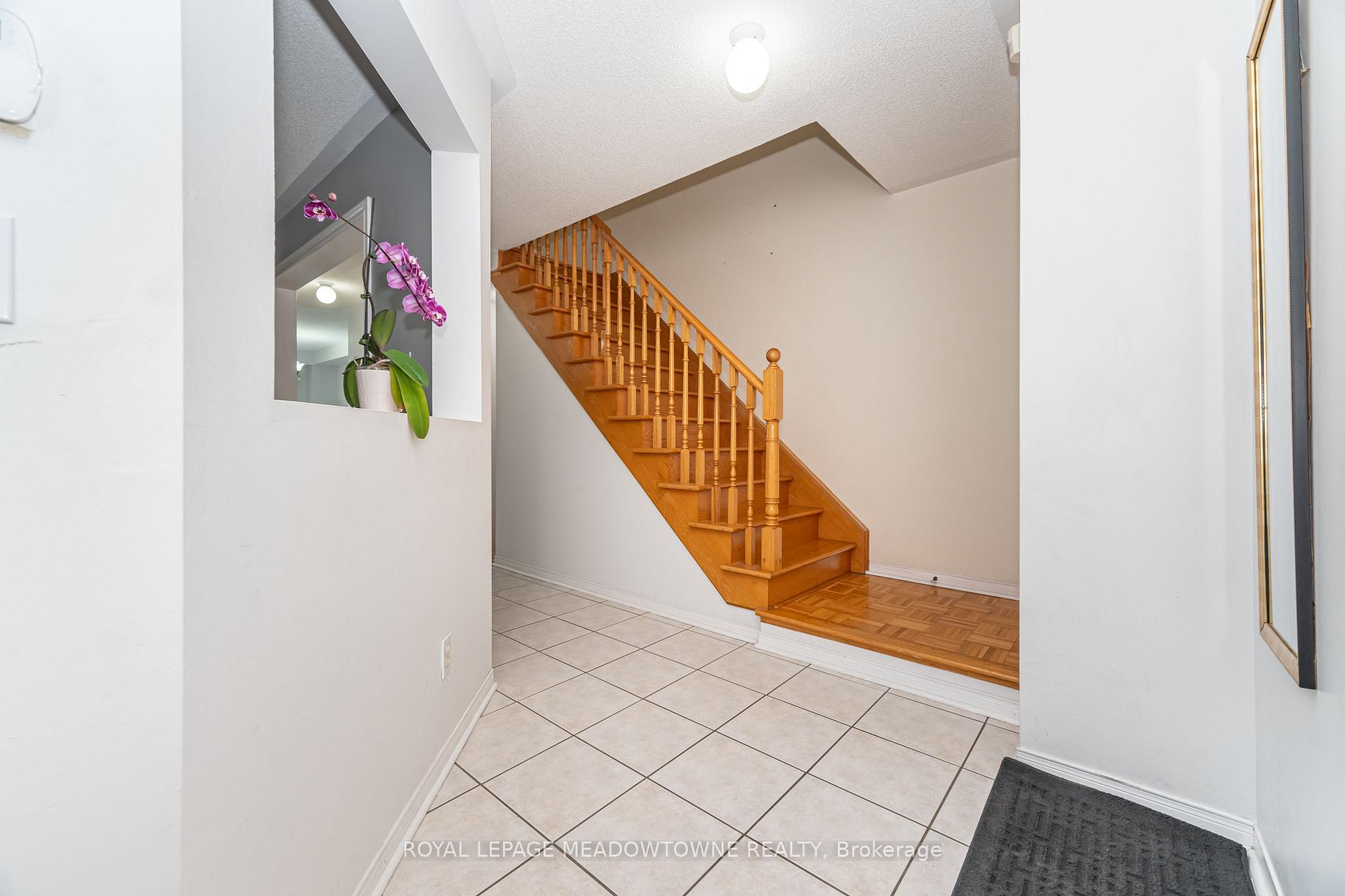 Photo 7 of 28 Condotti Drive, Vaughan, West Woodbridge — HOMEH