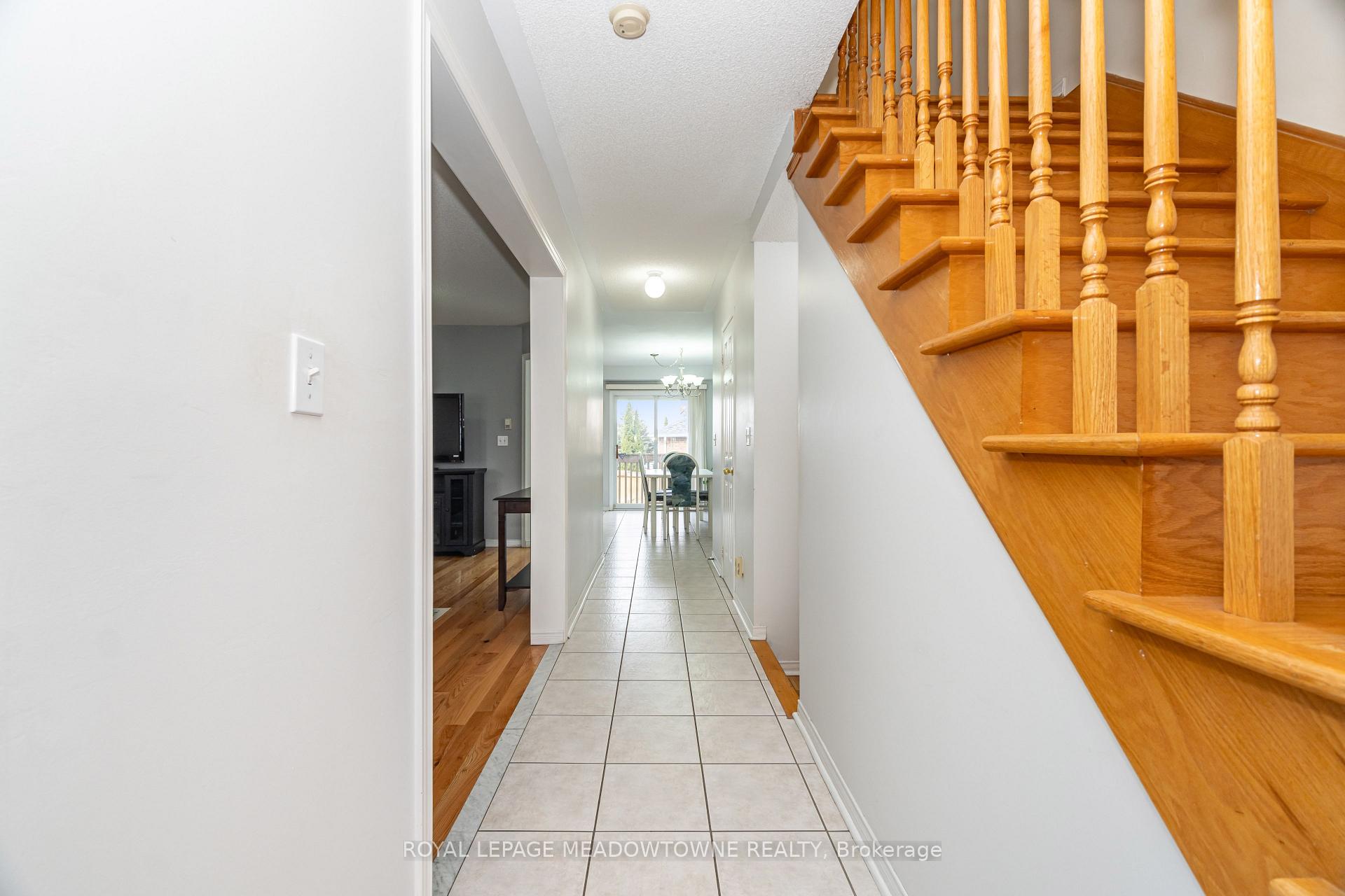 Photo 8 of 28 Condotti Drive, Vaughan, West Woodbridge — HOMEH