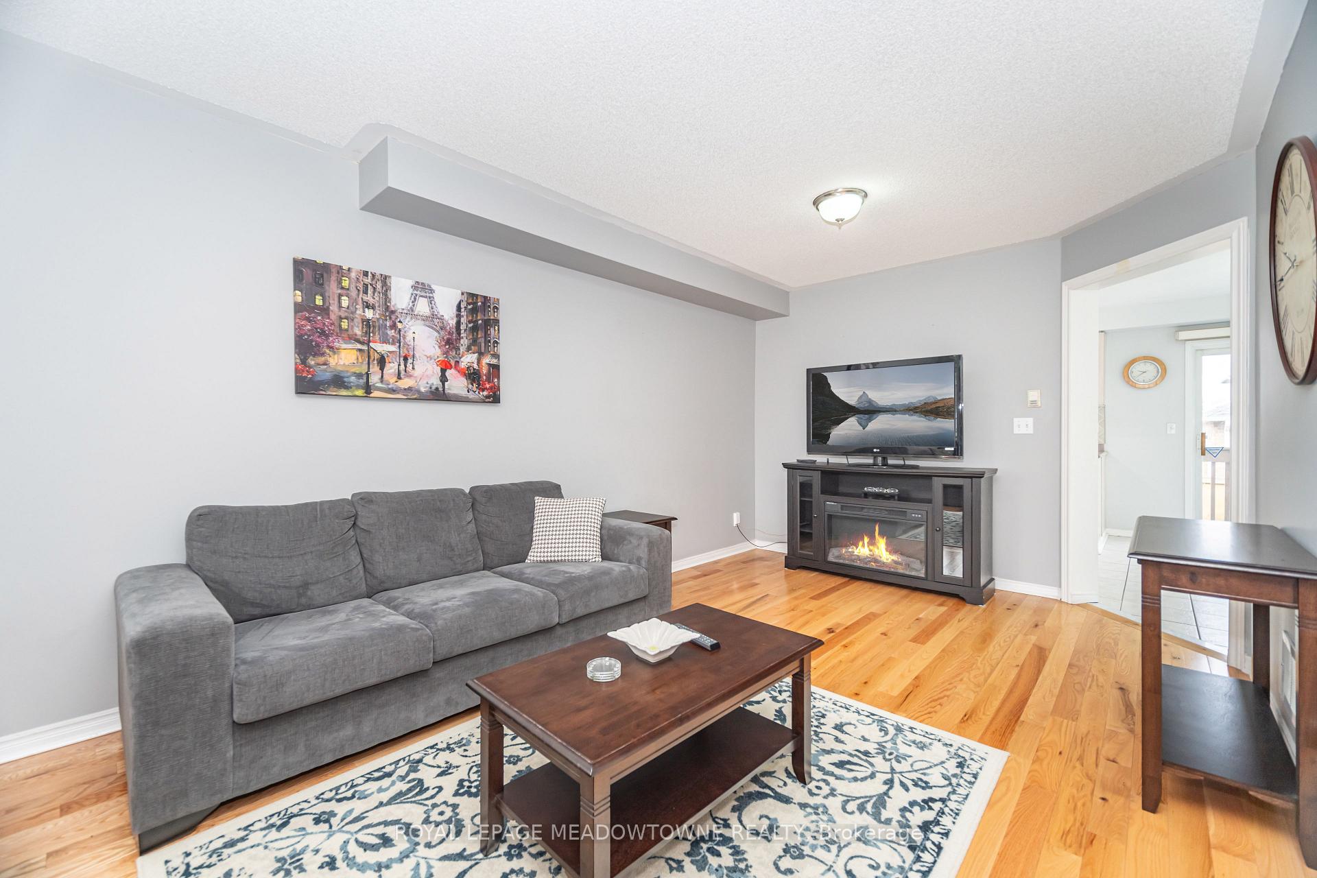 Photo 10 of 28 Condotti Drive, Vaughan, West Woodbridge — HOMEH