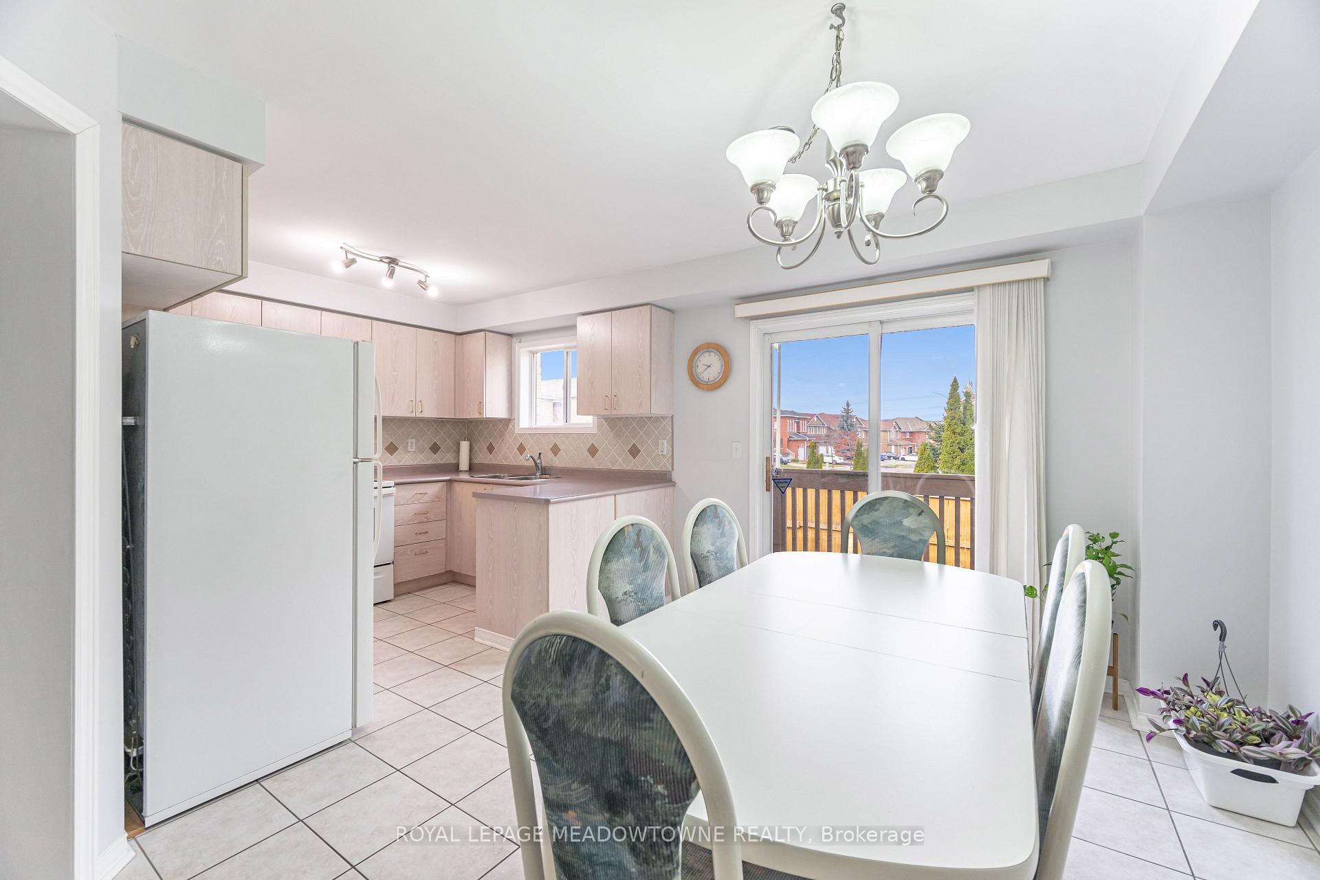 Photo 15 of 28 Condotti Drive, Vaughan, West Woodbridge — HOMEH