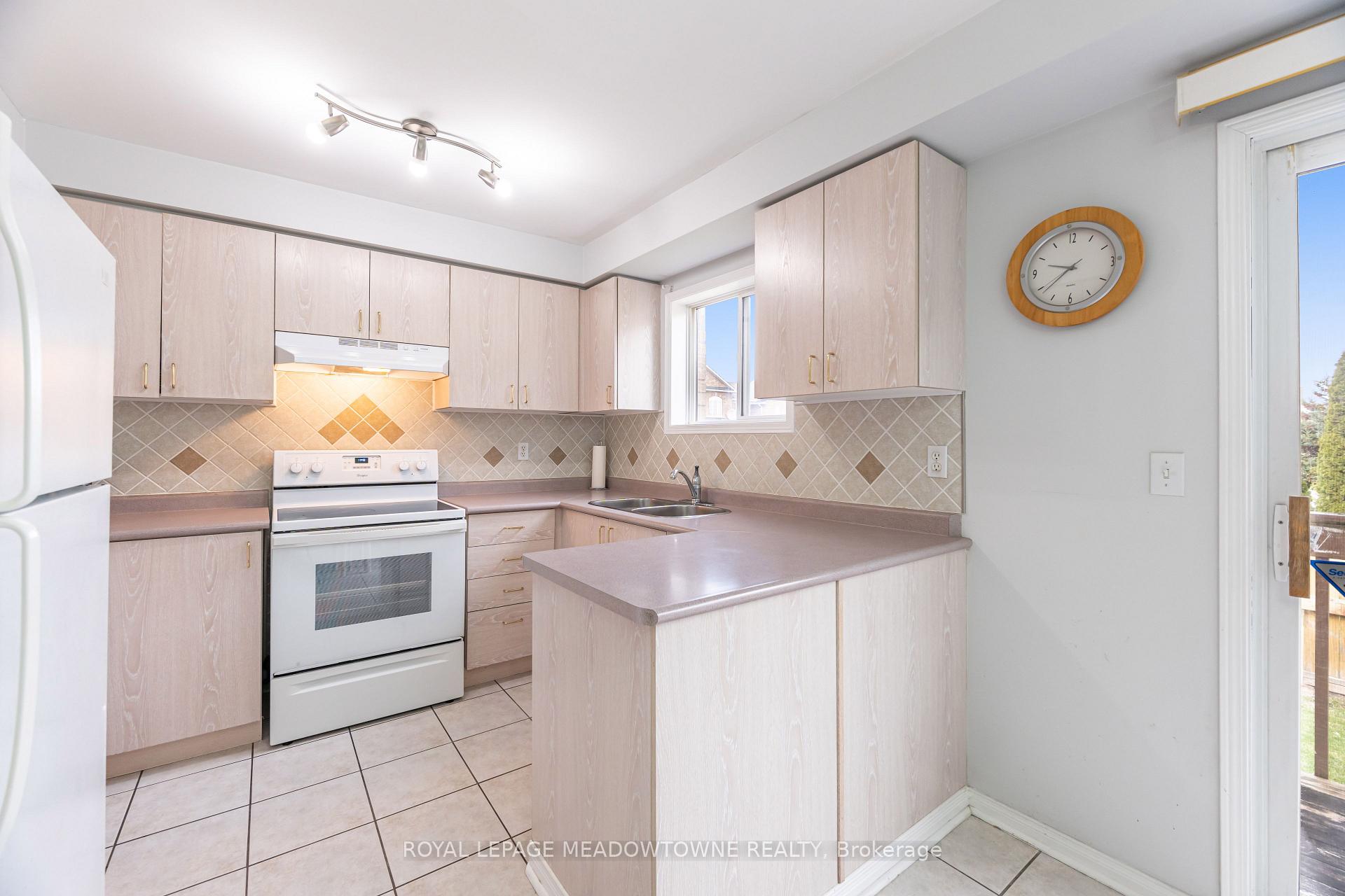 Photo 16 of 28 Condotti Drive, Vaughan, West Woodbridge — HOMEH