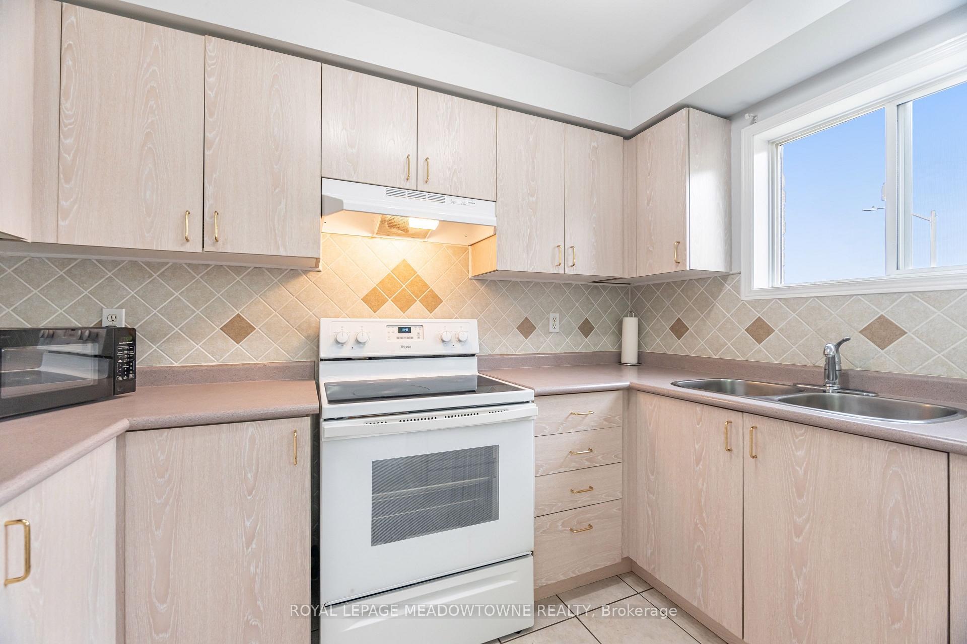 Photo 17 of 28 Condotti Drive, Vaughan, West Woodbridge — HOMEH