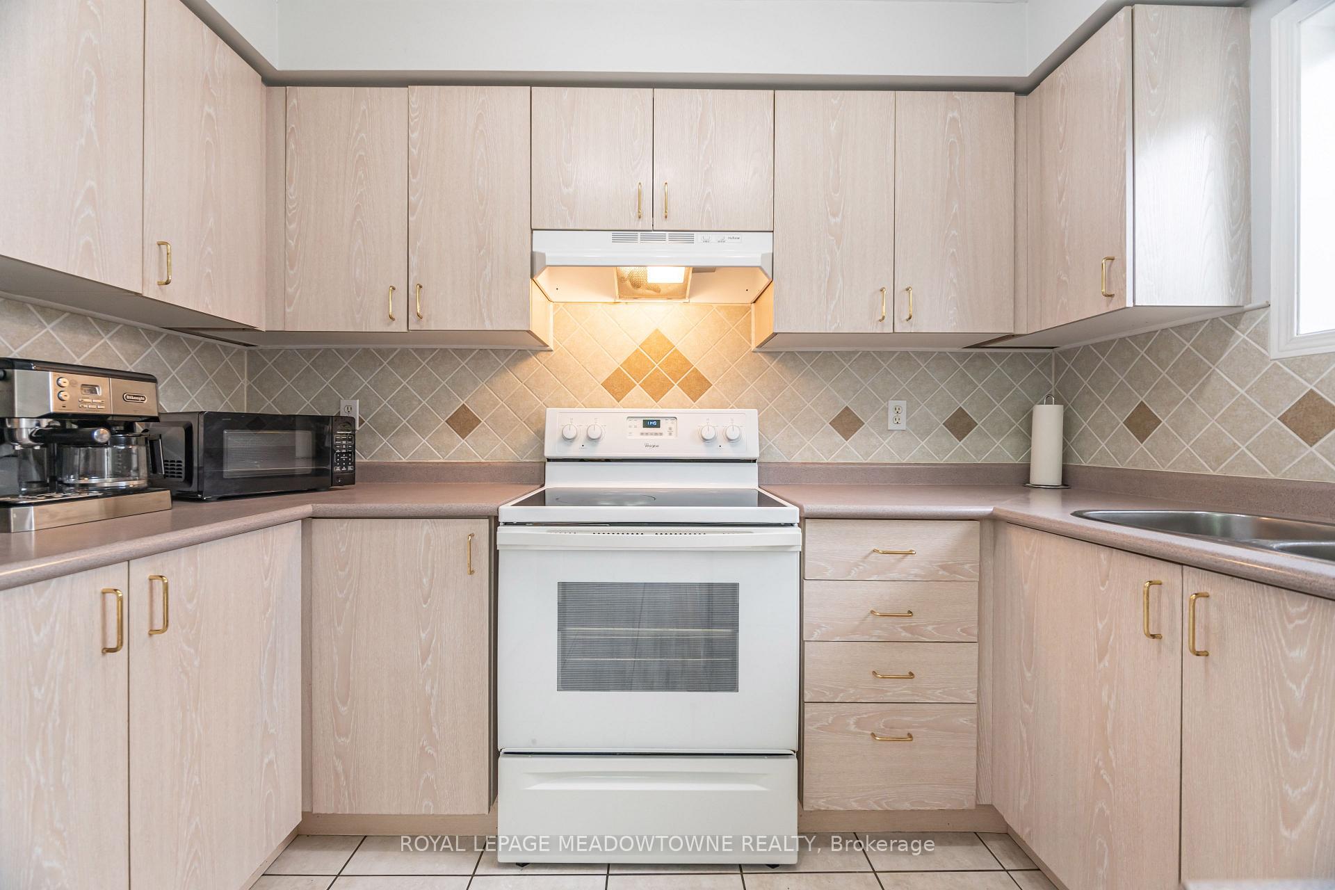 Photo 18 of 28 Condotti Drive, Vaughan, West Woodbridge — HOMEH