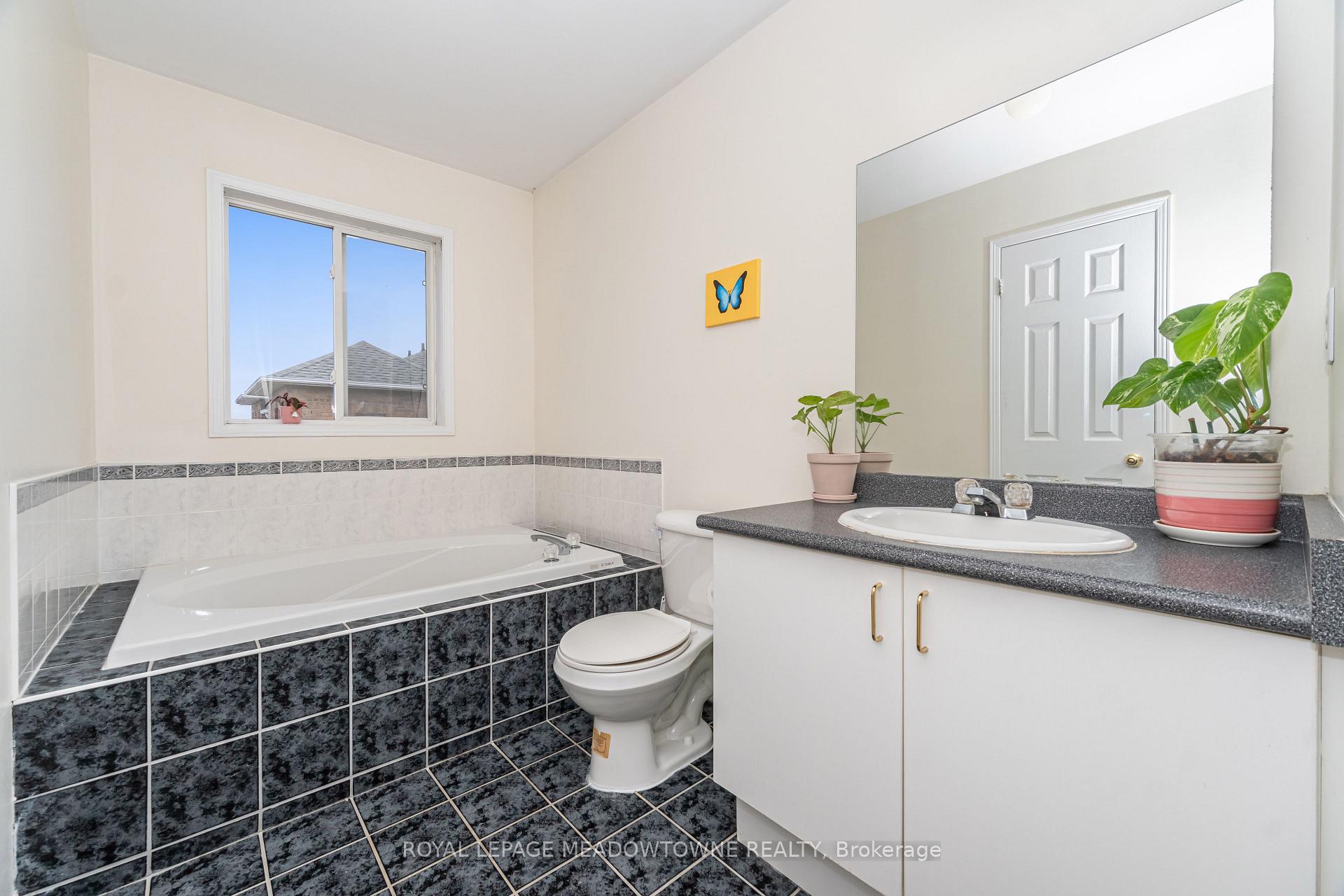 Photo 26 of 28 Condotti Drive, Vaughan, West Woodbridge — HOMEH
