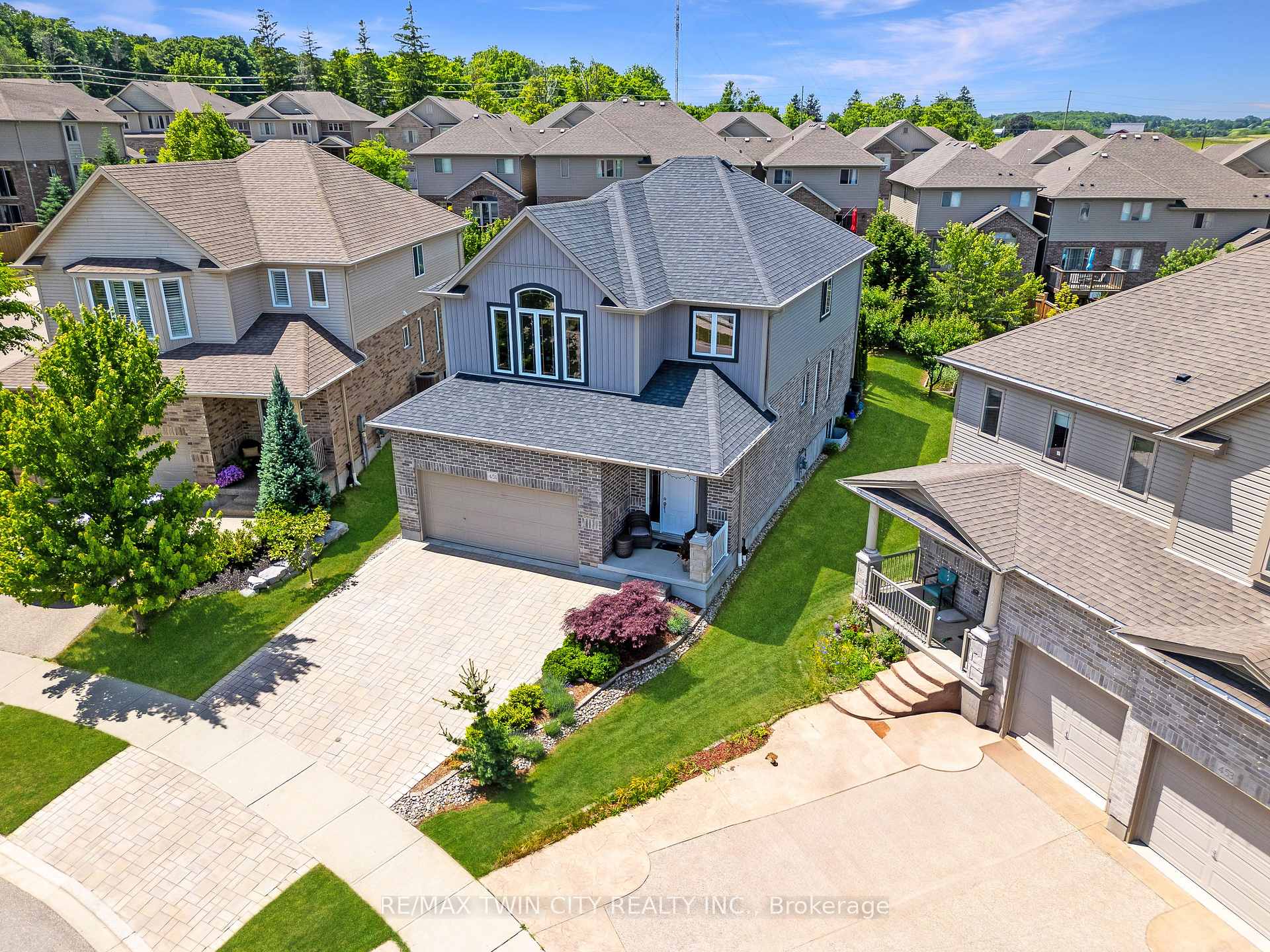 Photo 3 of 451 Twinleaf Street, Waterloo — HOMEH