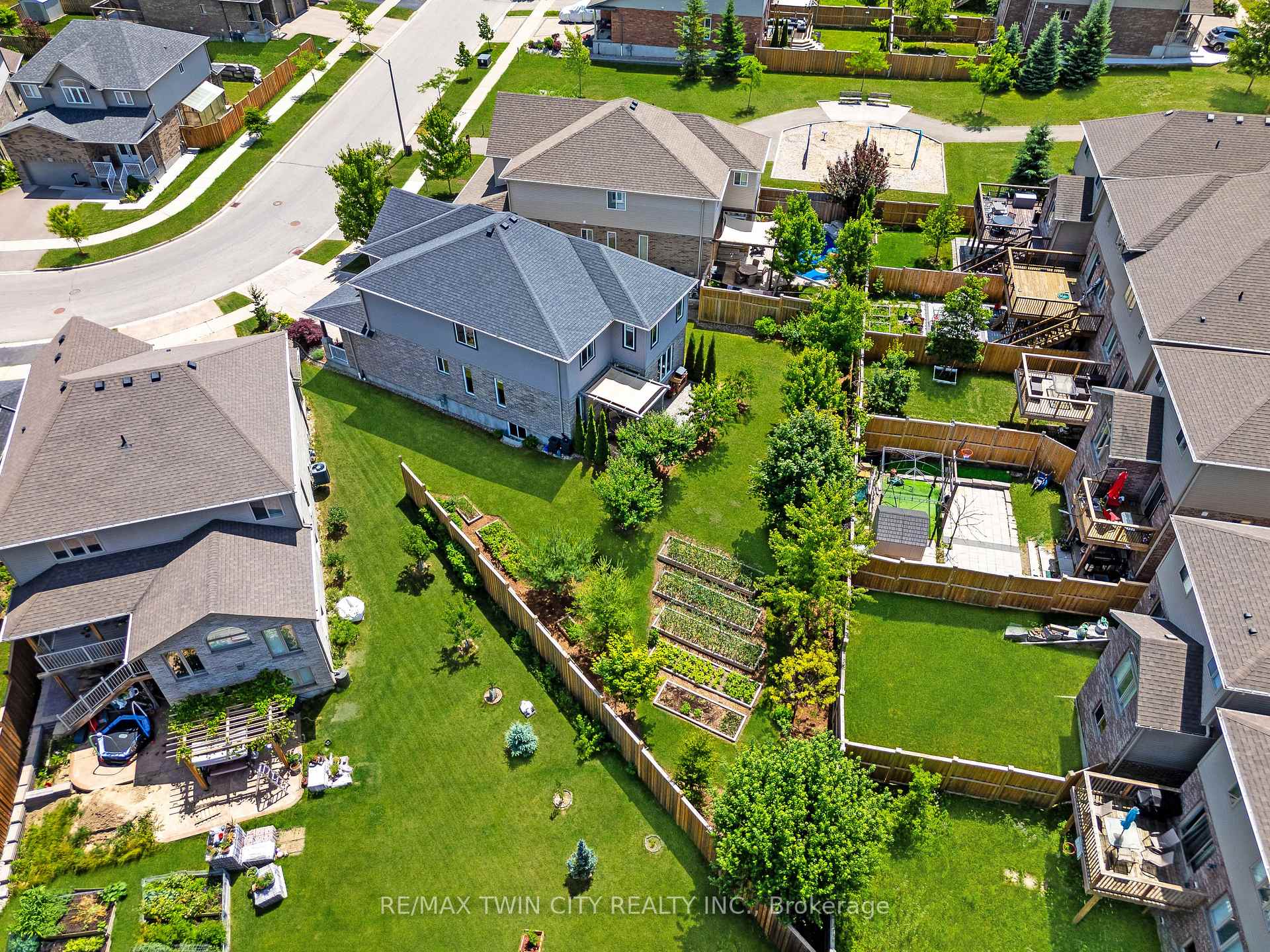 Photo 4 of 451 Twinleaf Street, Waterloo — HOMEH