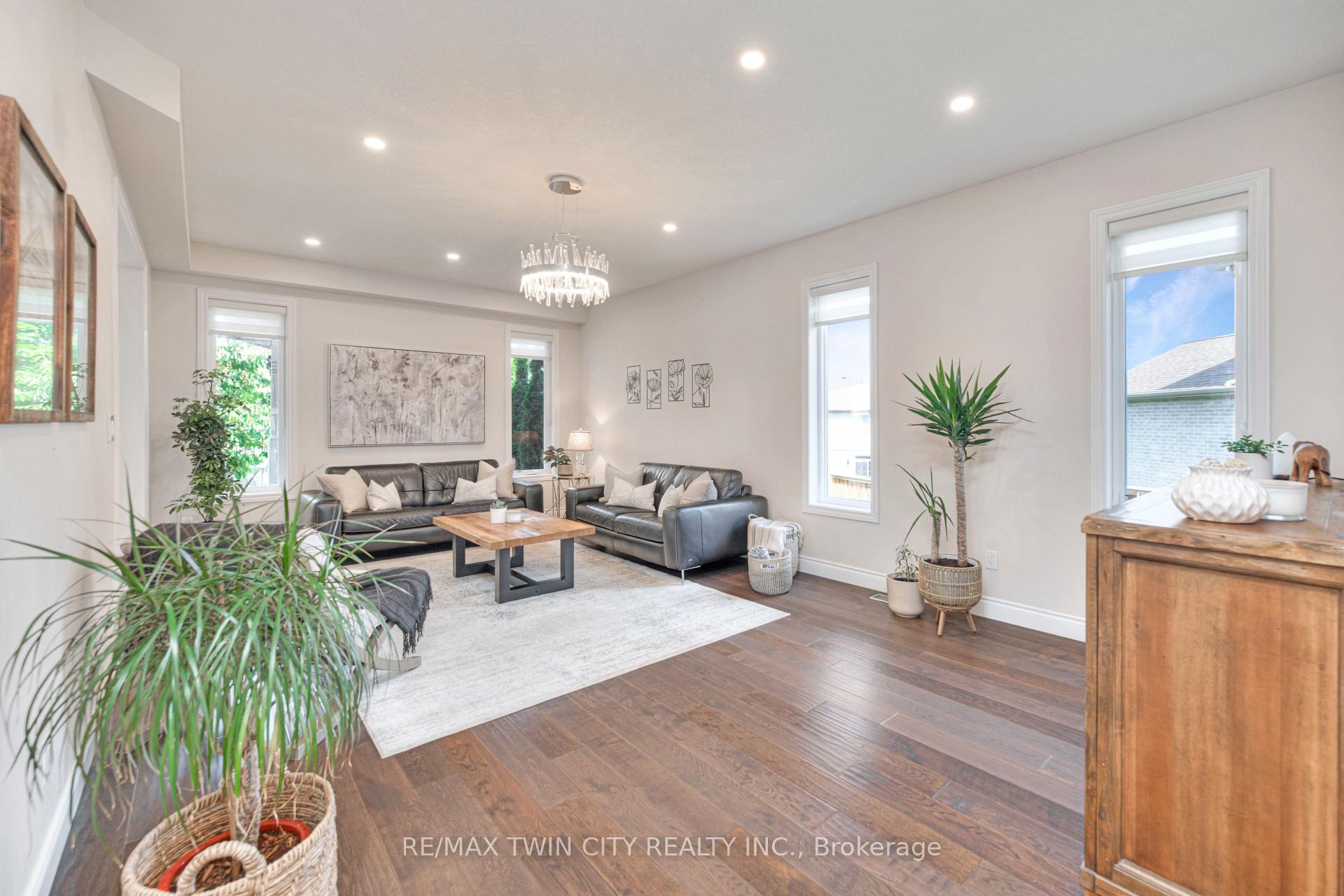 Photo 11 of 451 Twinleaf Street, Waterloo — HOMEH