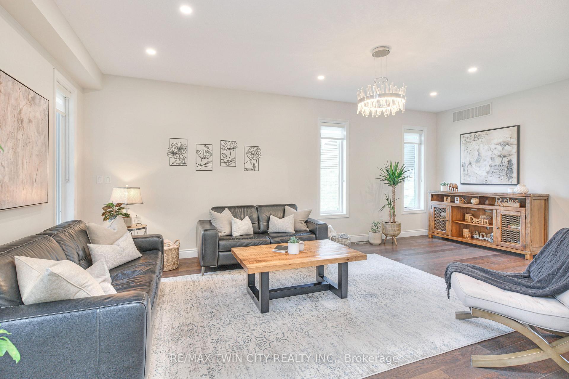 Photo 13 of 451 Twinleaf Street, Waterloo — HOMEH