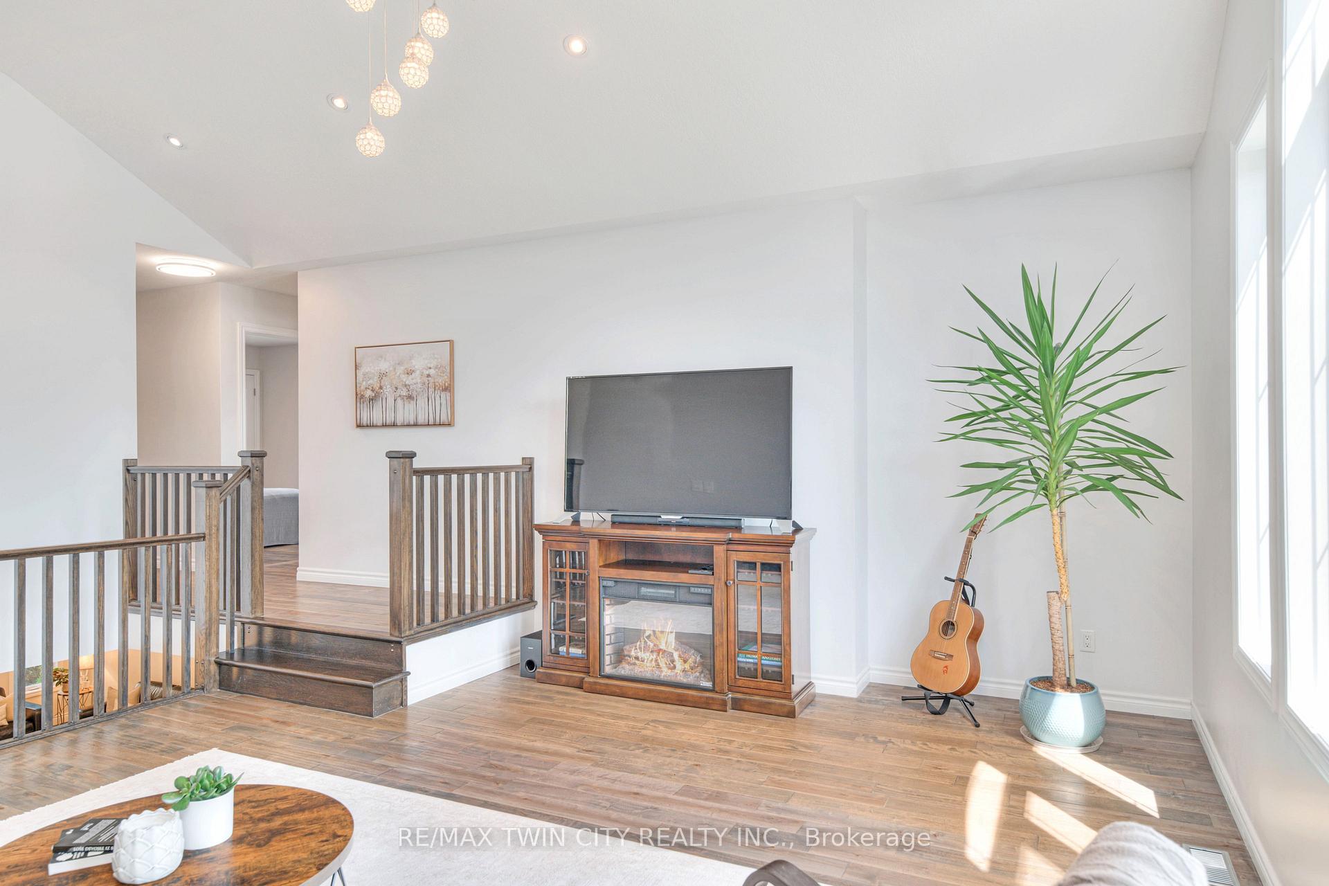 Photo 21 of 451 Twinleaf Street, Waterloo — HOMEH