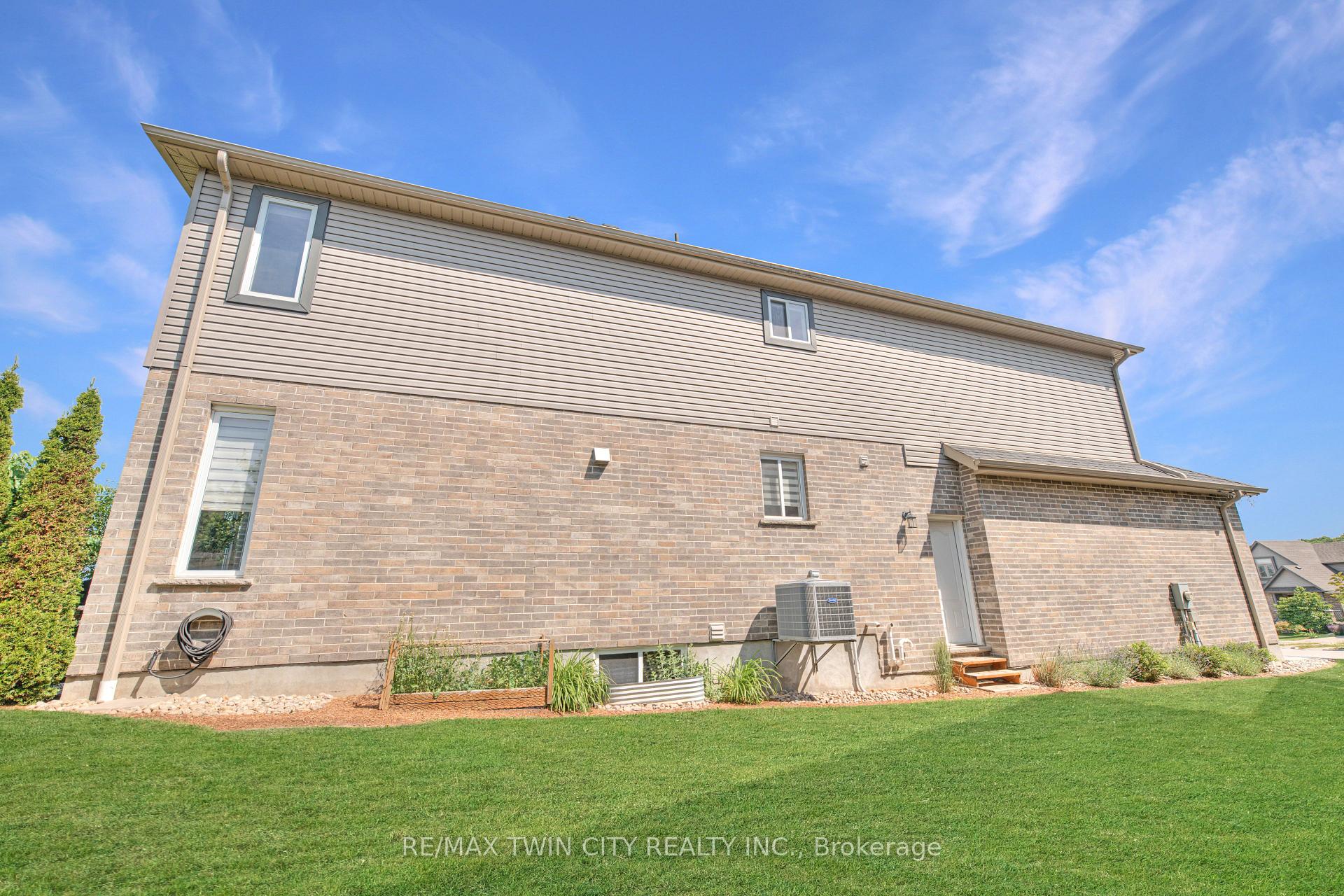Photo 38 of 451 Twinleaf Street, Waterloo — HOMEH