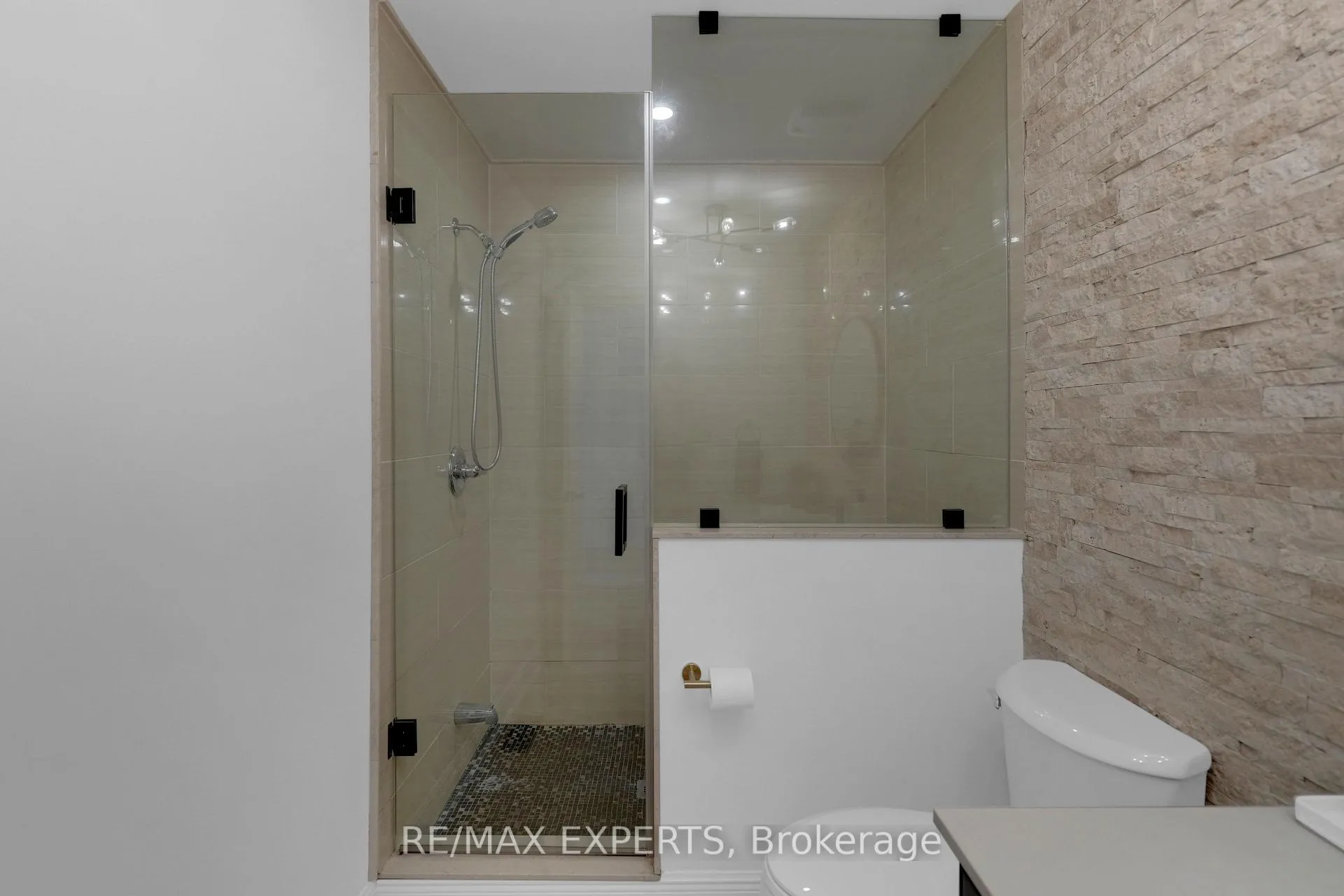 Photo 19 of 351 Hersey Crescent, Caledon, Bolton North — HOMEH