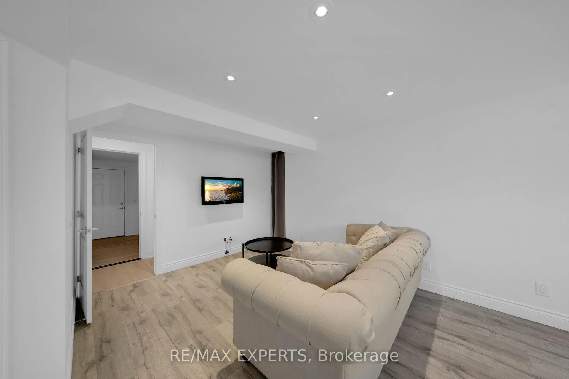 Photo 35 of 351 Hersey Crescent, Caledon, Bolton North — HOMEH