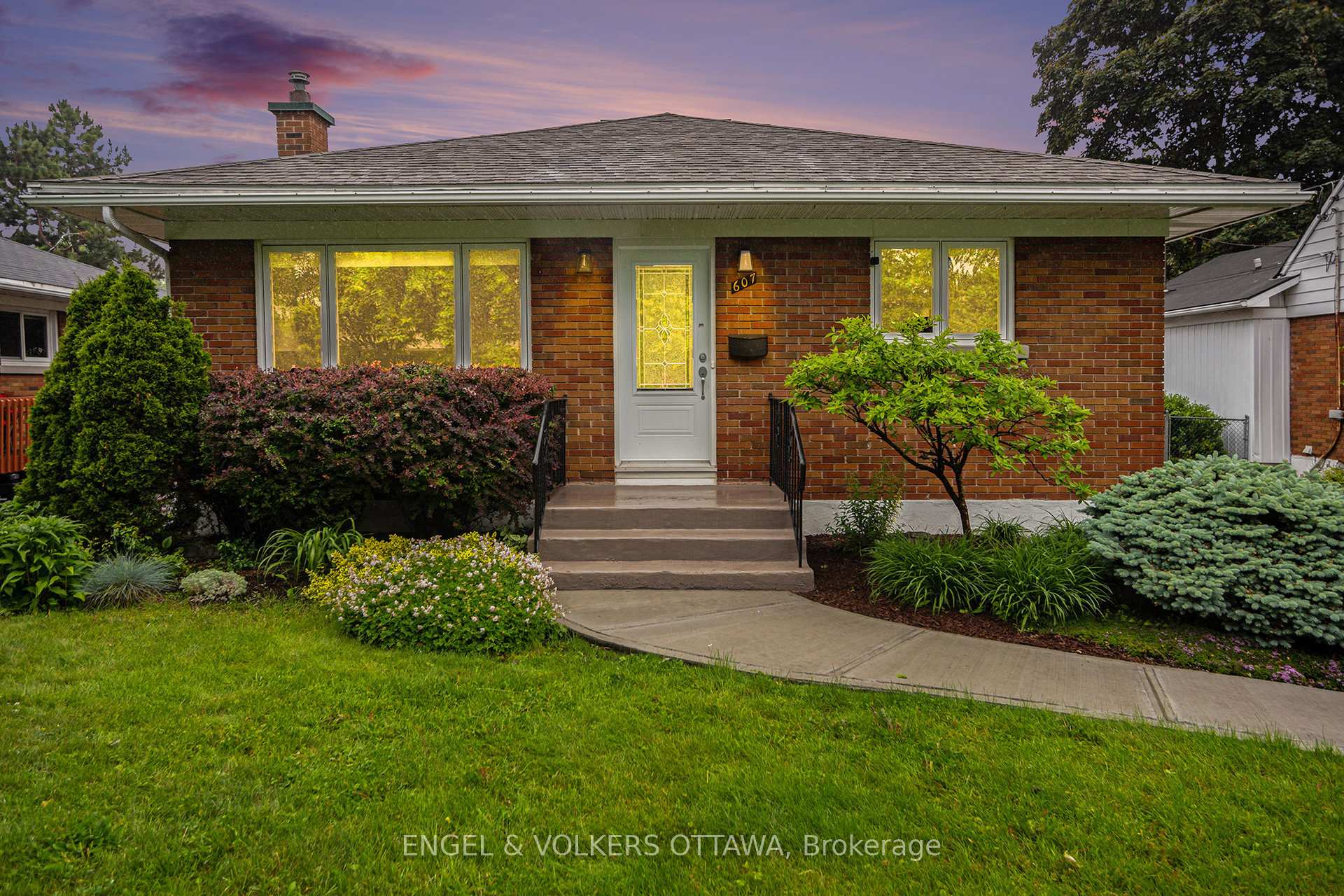 Front of 607 Shelley Avenue N